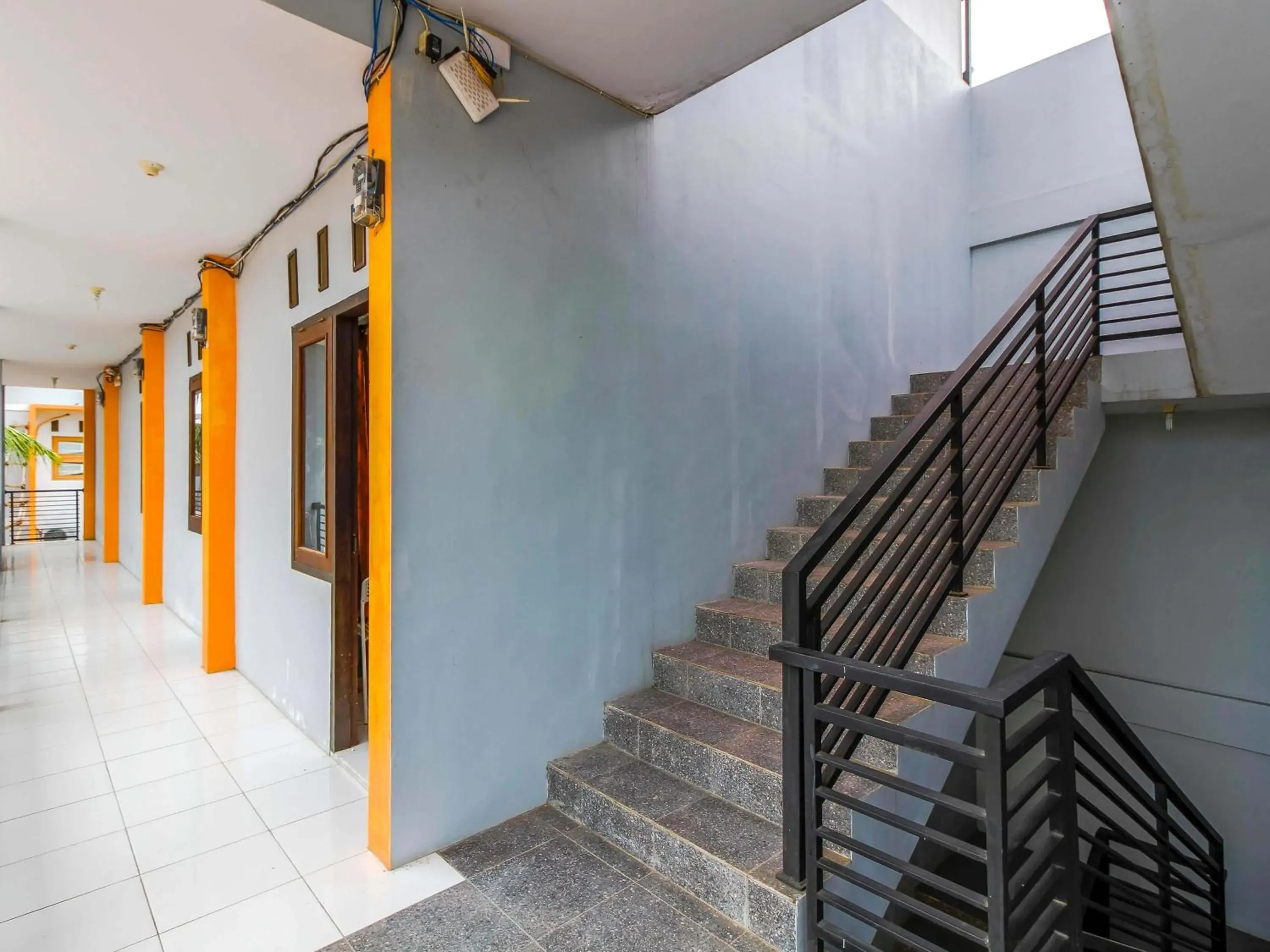 Property building in RedDoorz @ Jagakarsa 2 Property building in RedDoorz @ Jagakarsa 2