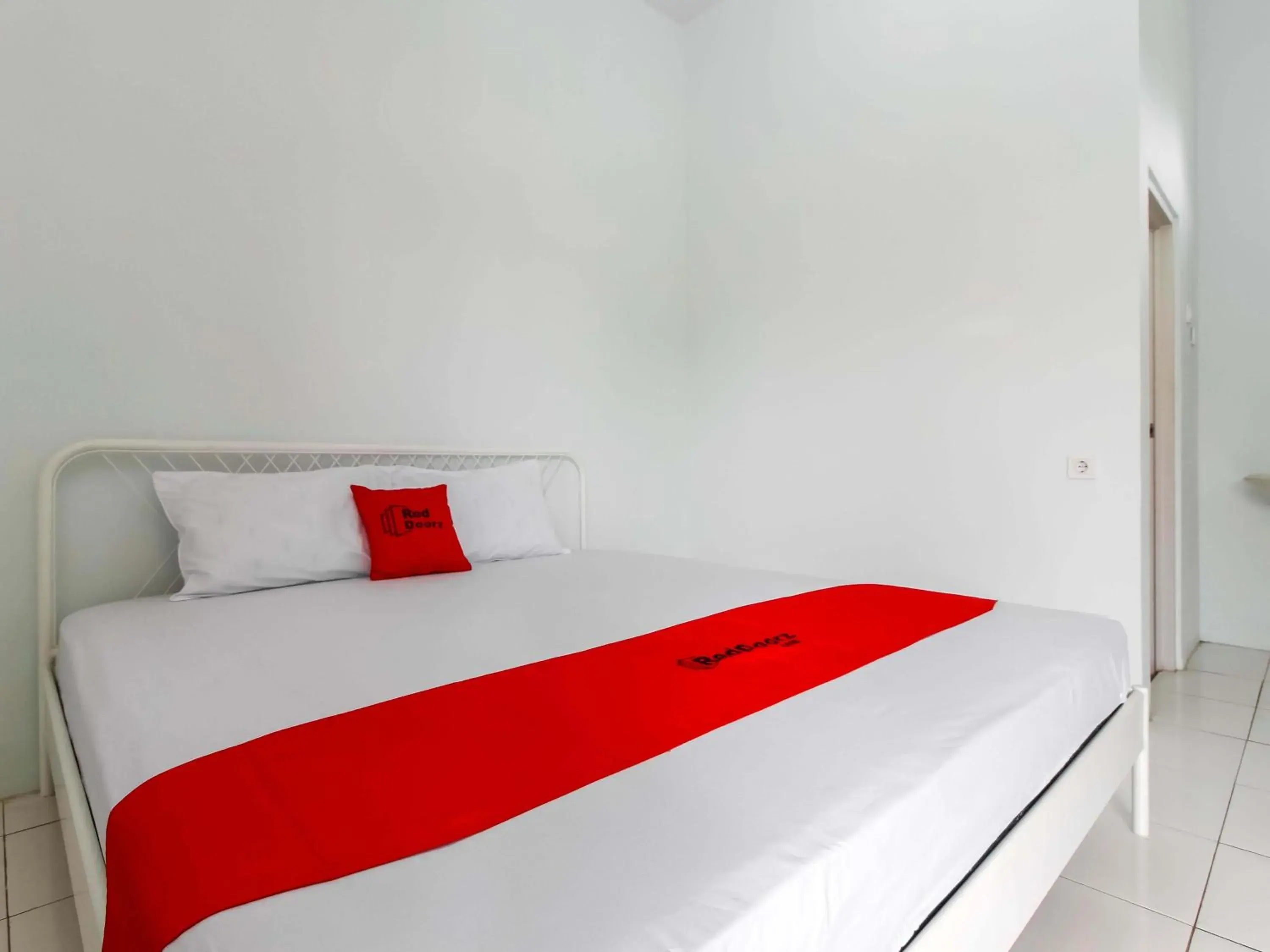 Bedroom, Bed in RedDoorz @ Jagakarsa 2 Bedroom, Bed in RedDoorz @ Jagakarsa 2