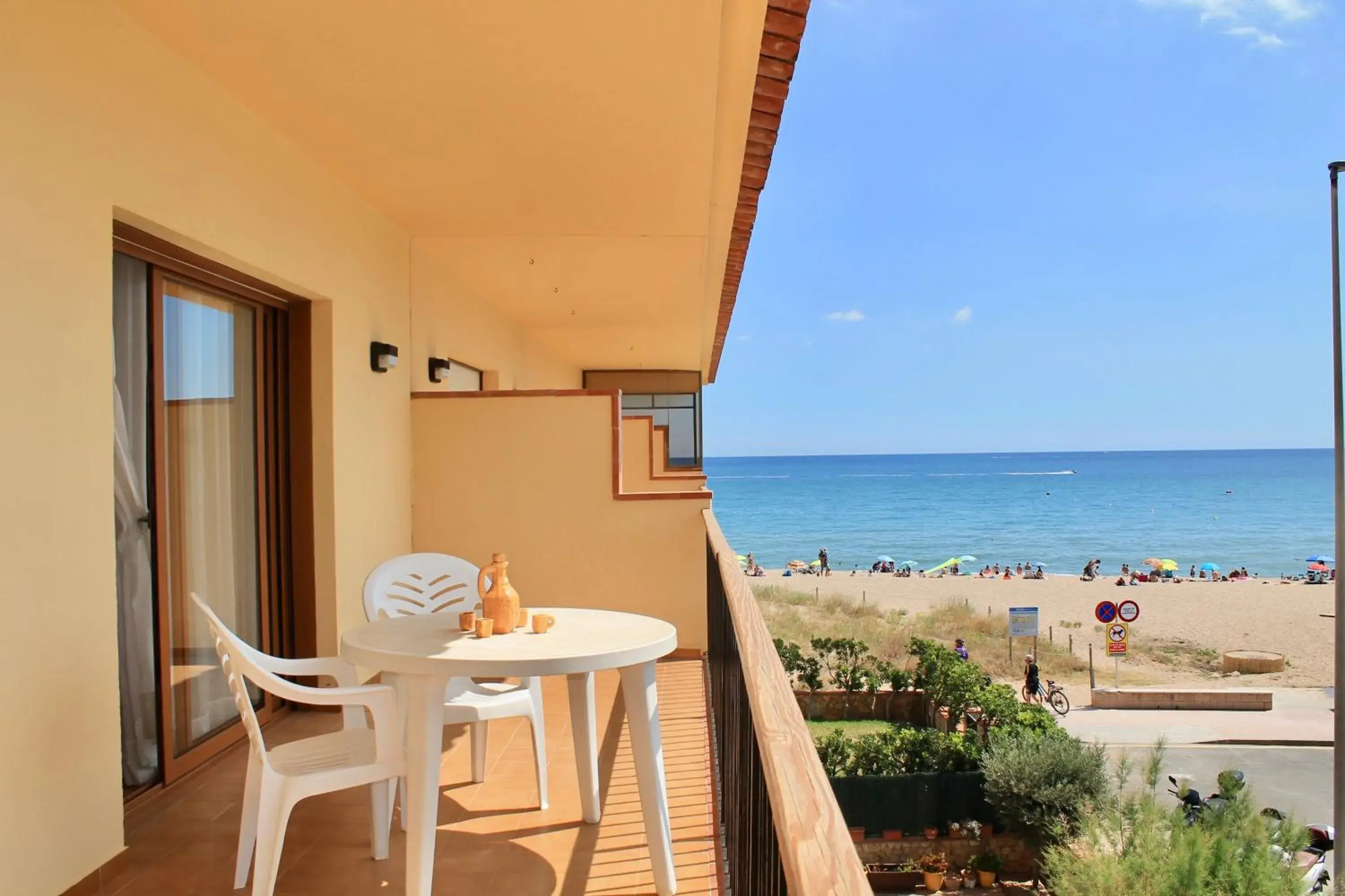 Three-Bedroom Apartment (7 Adults) in Apartaments Les Dunes Three-Bedroom Apartment (7 Adults) in Apartaments Les Dunes