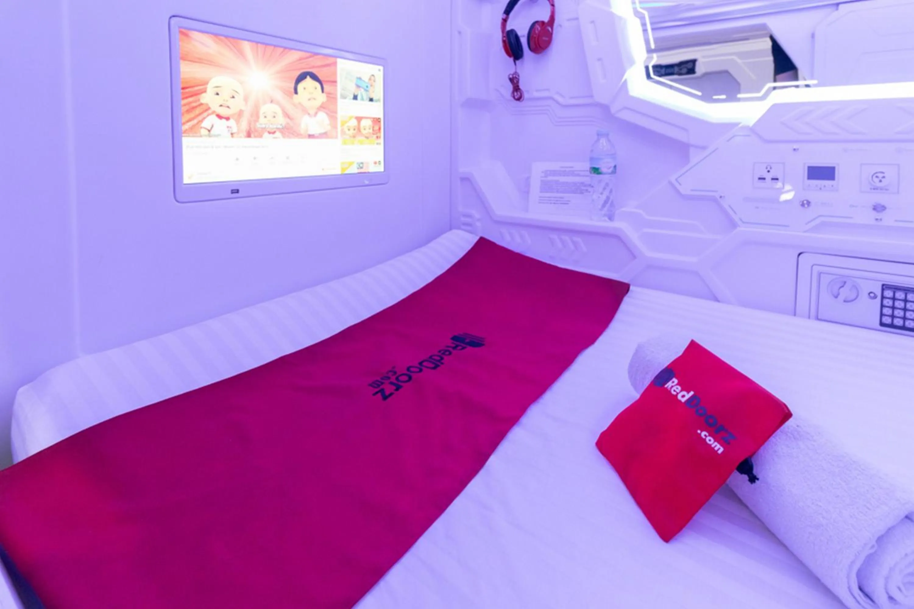 Bed in RedDoorz Hostel @ Capsule Inn Medan