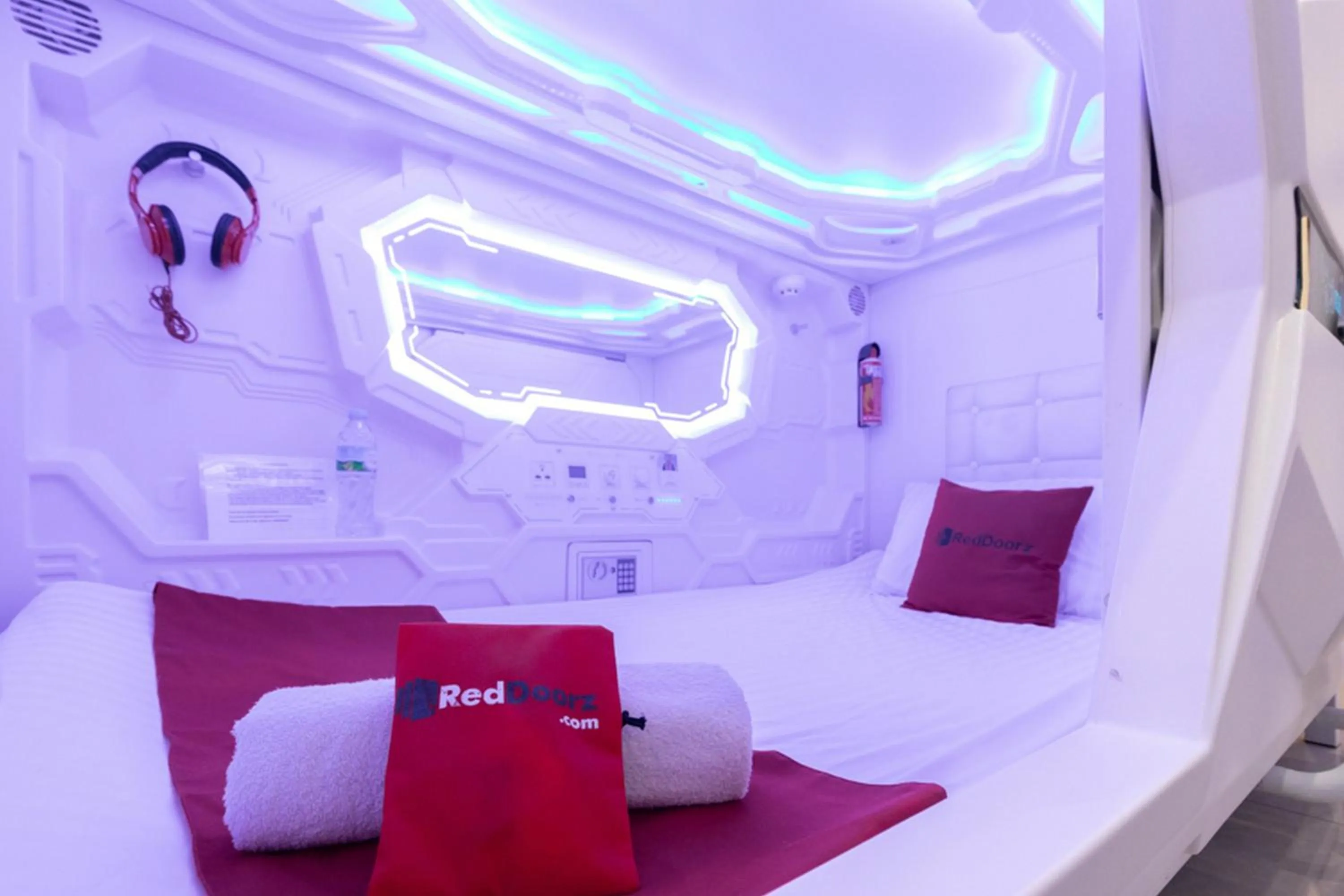 Bed in RedDoorz Hostel @ Capsule Inn Medan