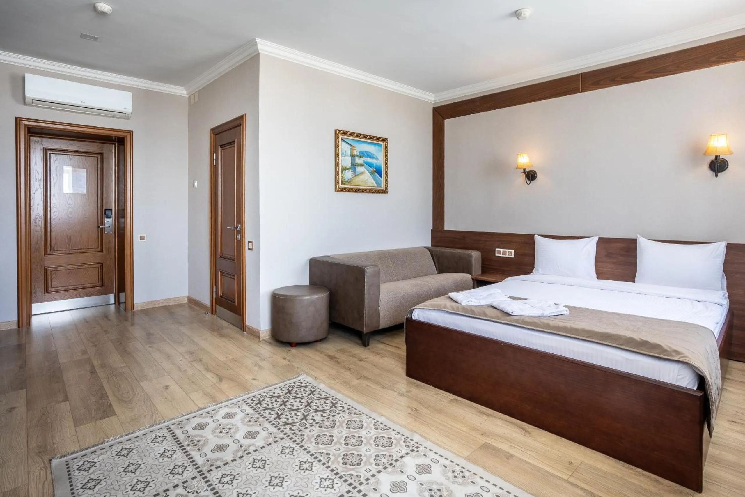 Photo of the whole room, Bed in Sacvoyage Hotel