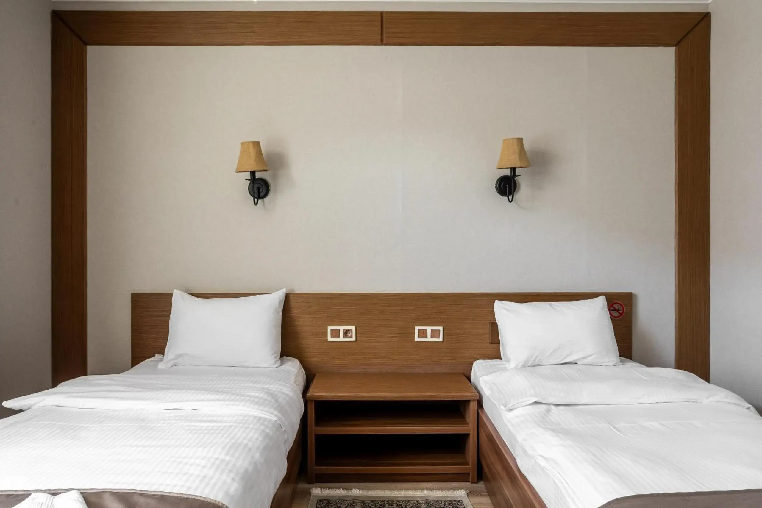 Twin Room with Shower in Sacvoyage Hotel Twin Room with Shower in Sacvoyage Hotel