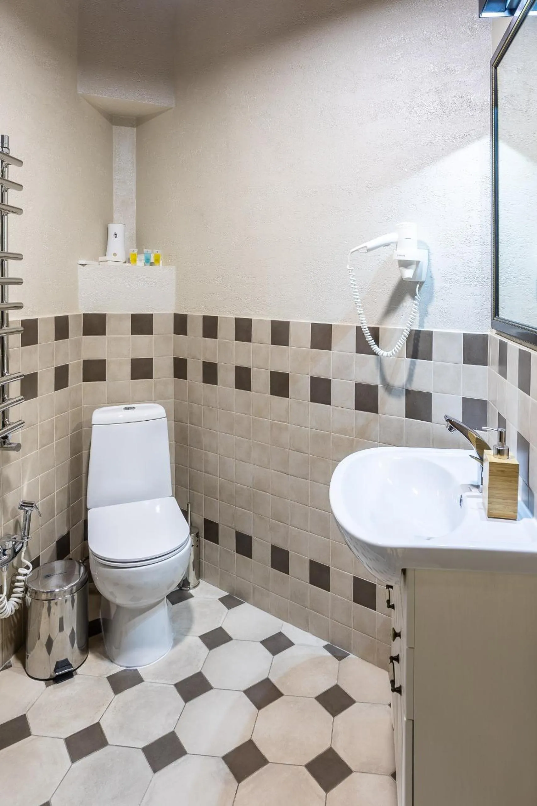 Toilet in Sacvoyage Hotel