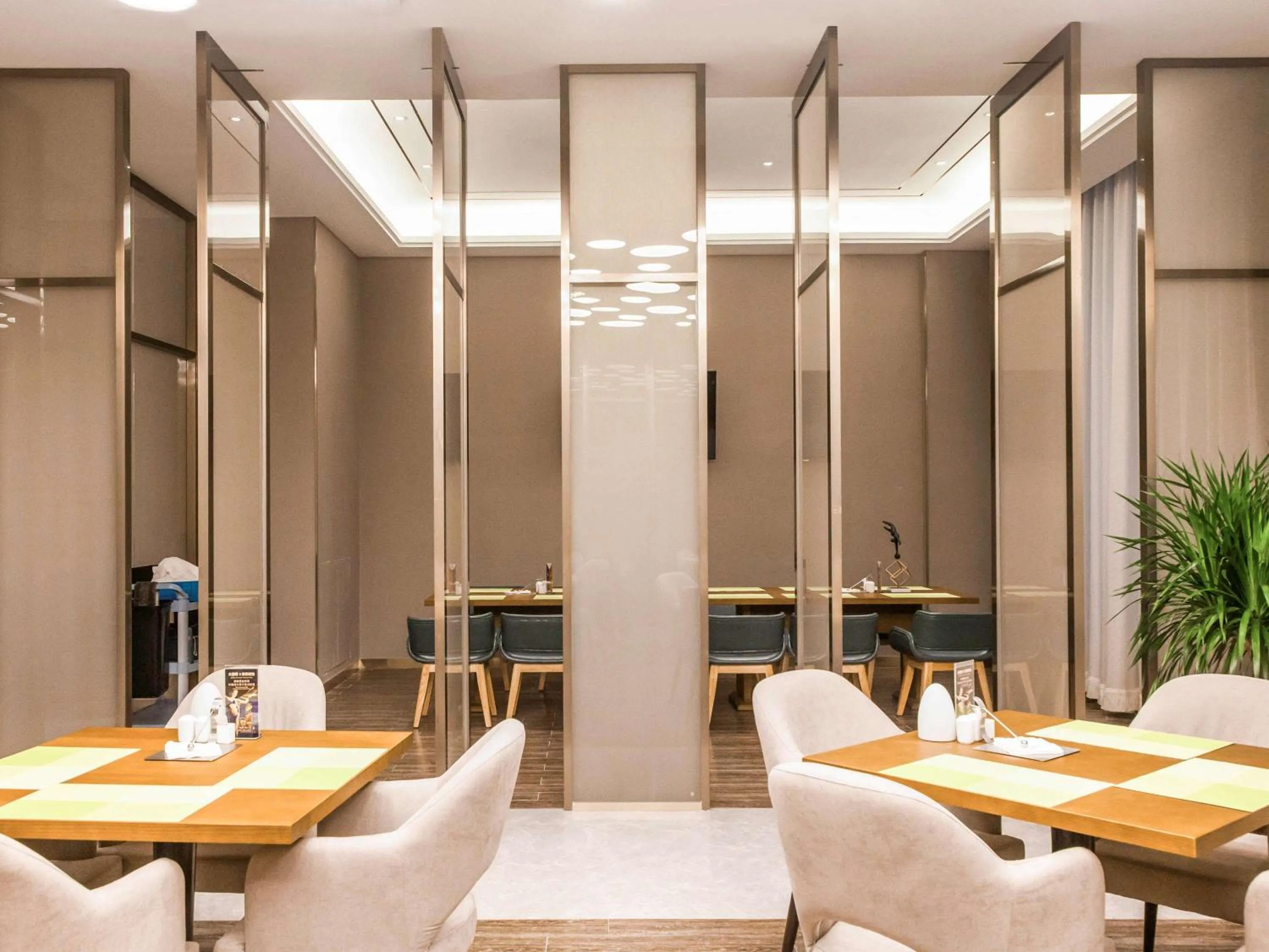 Restaurant/places to eat in Mercure Harbin Songbei