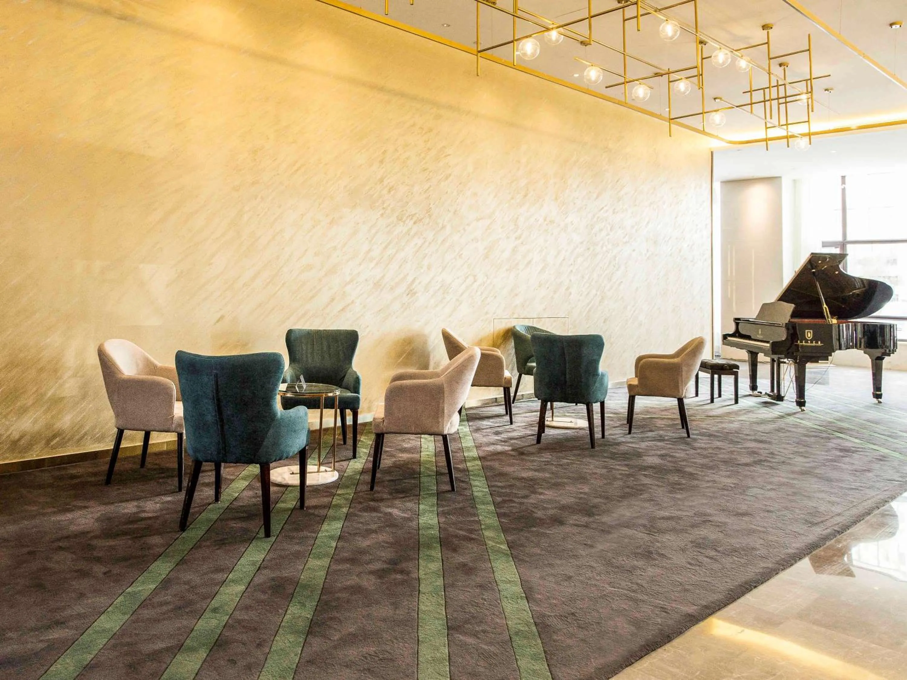 Restaurant/places to eat in Mercure Harbin Songbei