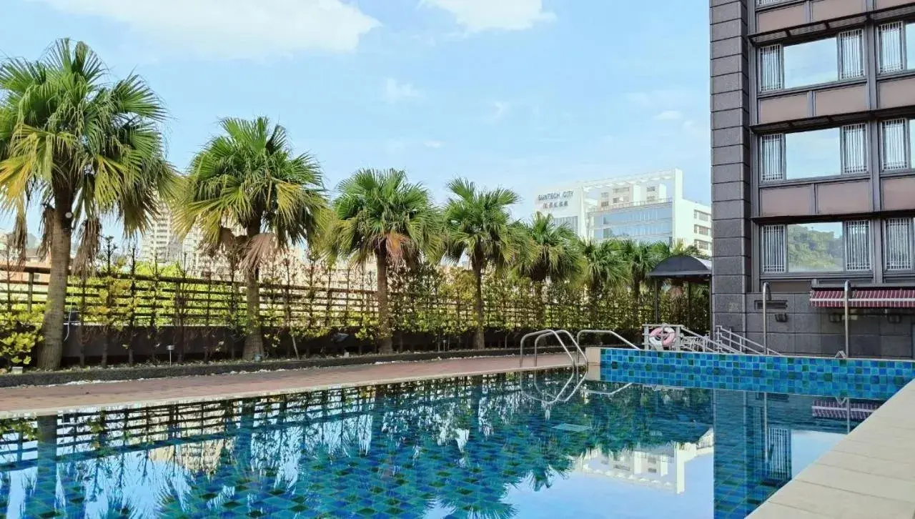 Swimming pool in S Aura Hotel Swimming pool in S Aura Hotel