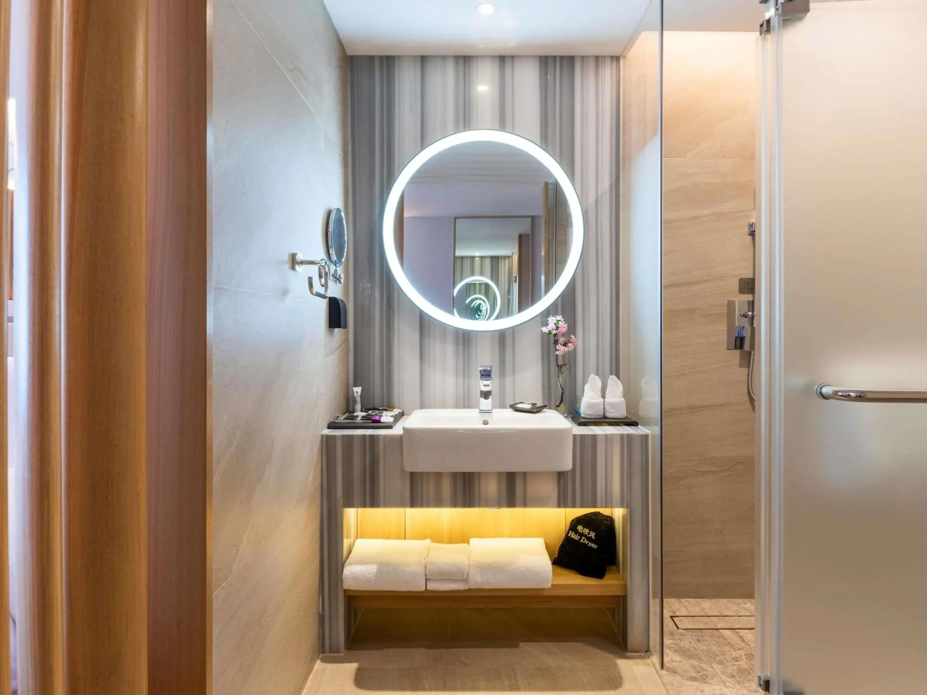 Bedroom in Mercure Chengdu Huapaifang Bedroom in Mercure Chengdu Huapaifang