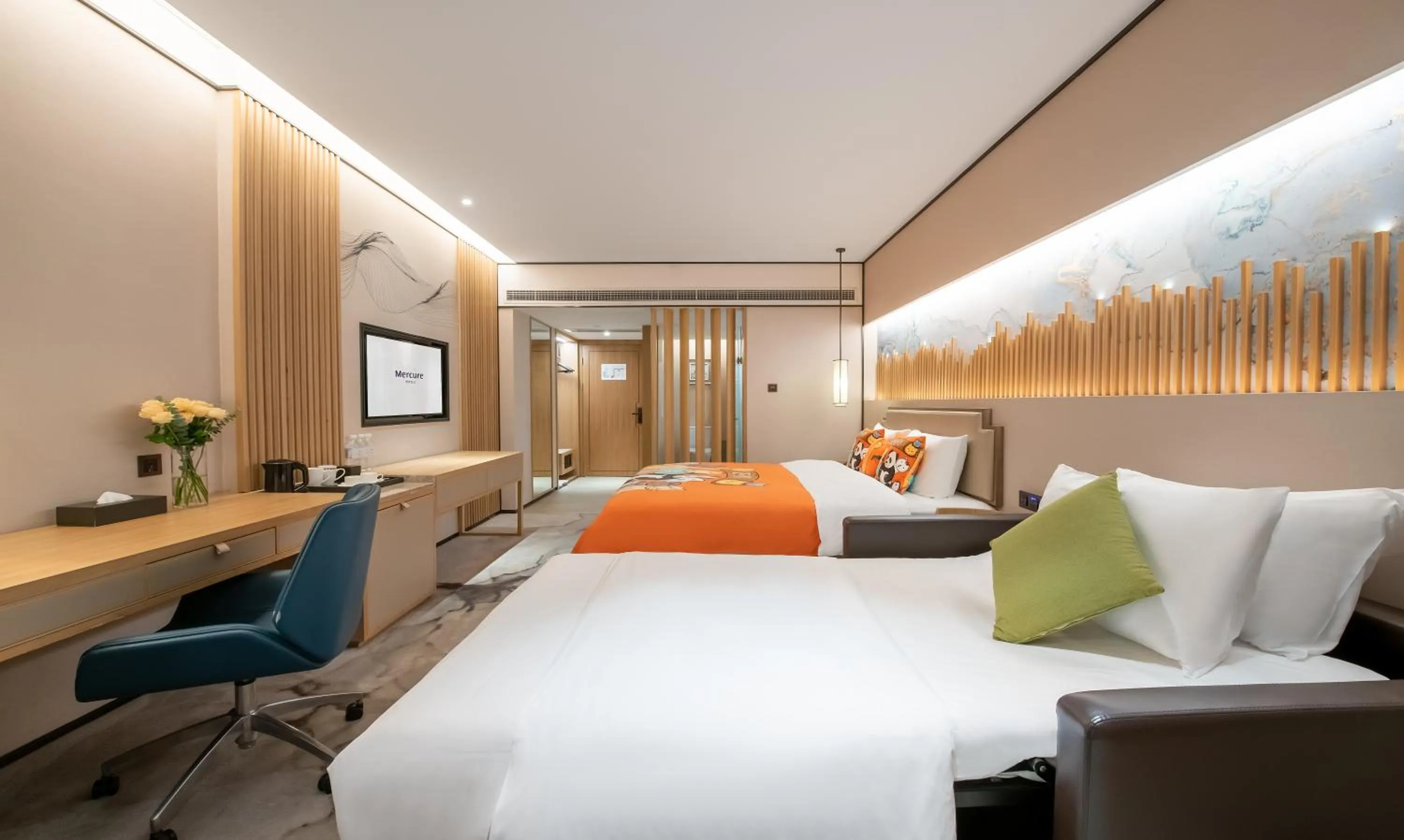 Bedroom, Bed in Mercure Chengdu Huapaifang