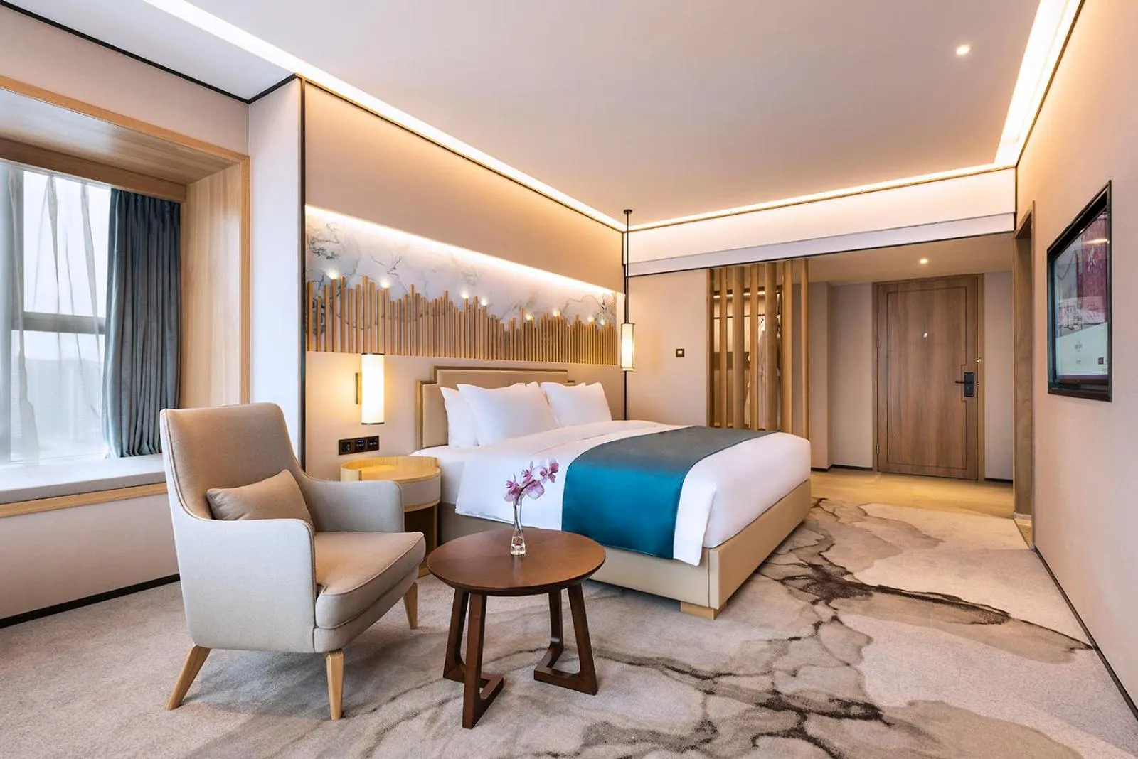 Bed in Mercure Chengdu Huapaifang