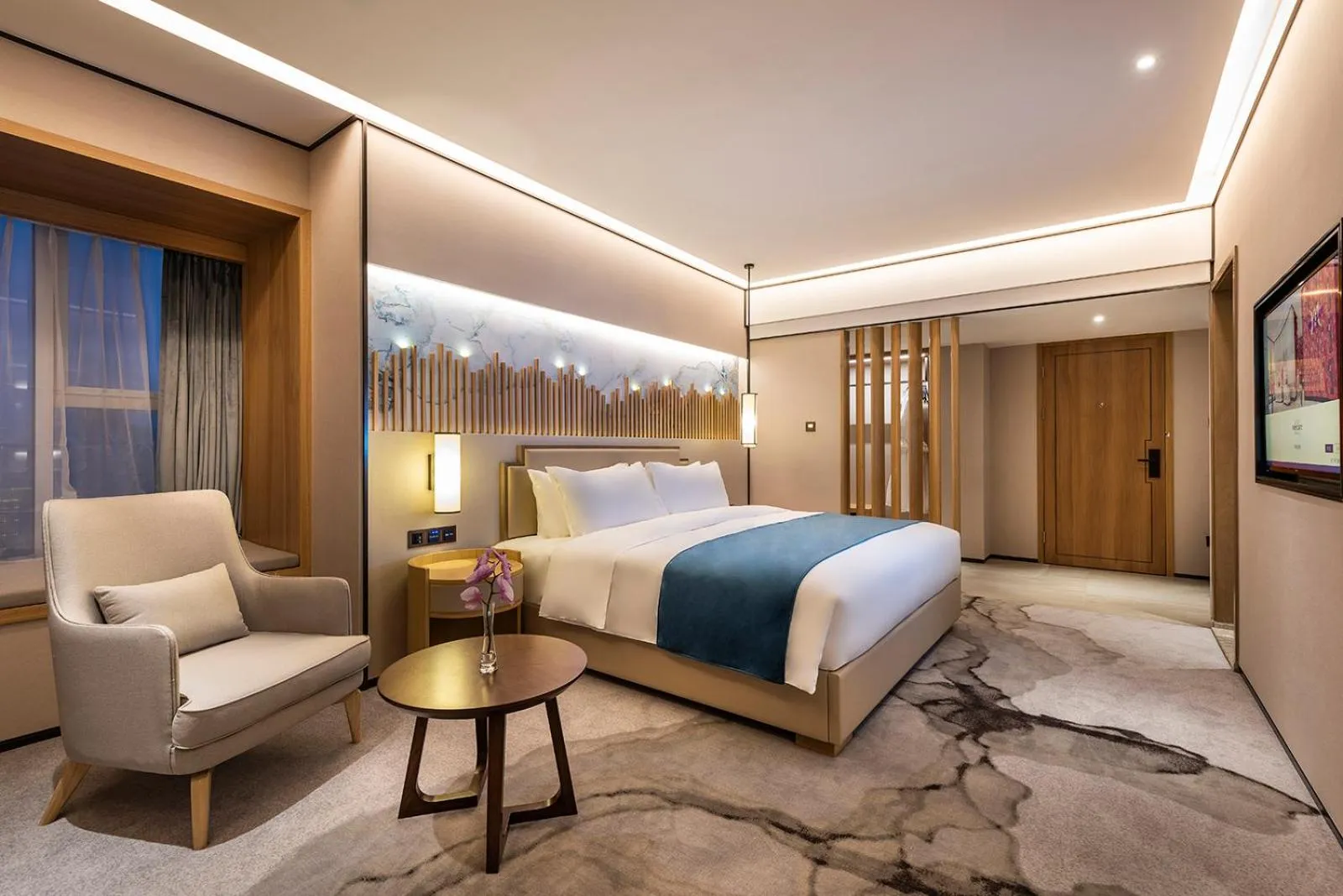 Bed in Mercure Chengdu Huapaifang