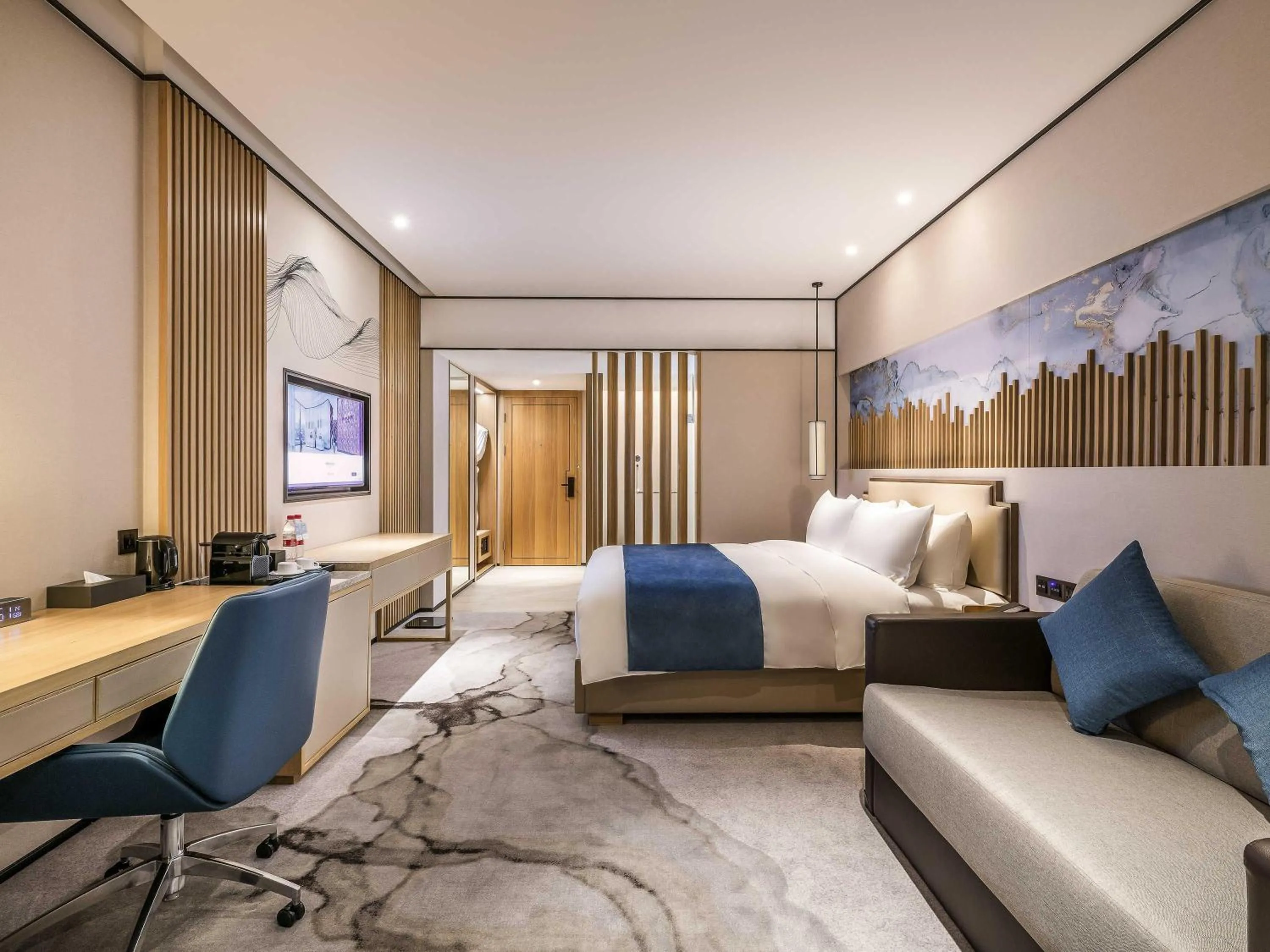 Bedroom, Bed in Mercure Chengdu Huapaifang