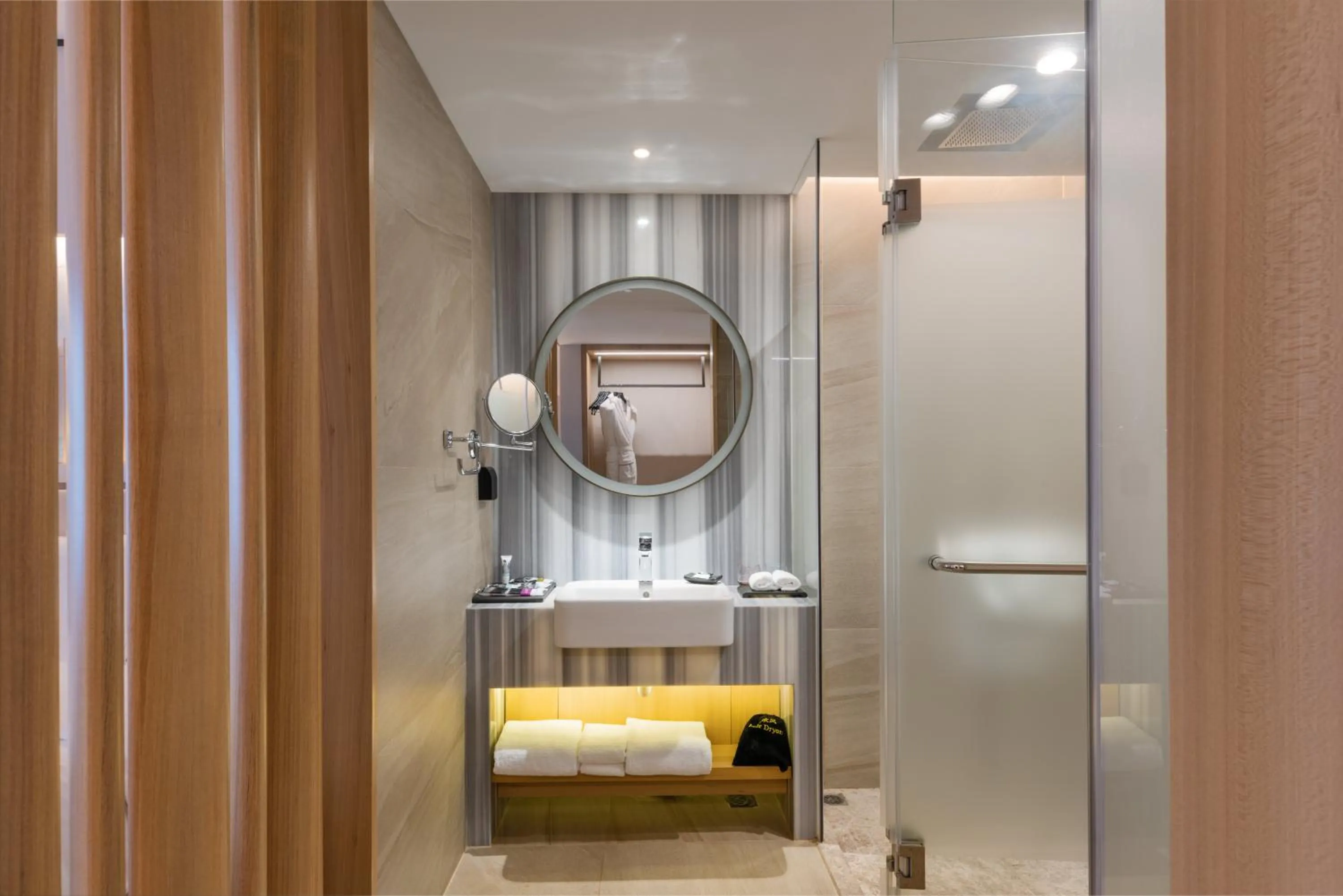 towels in Mercure Chengdu Huapaifang