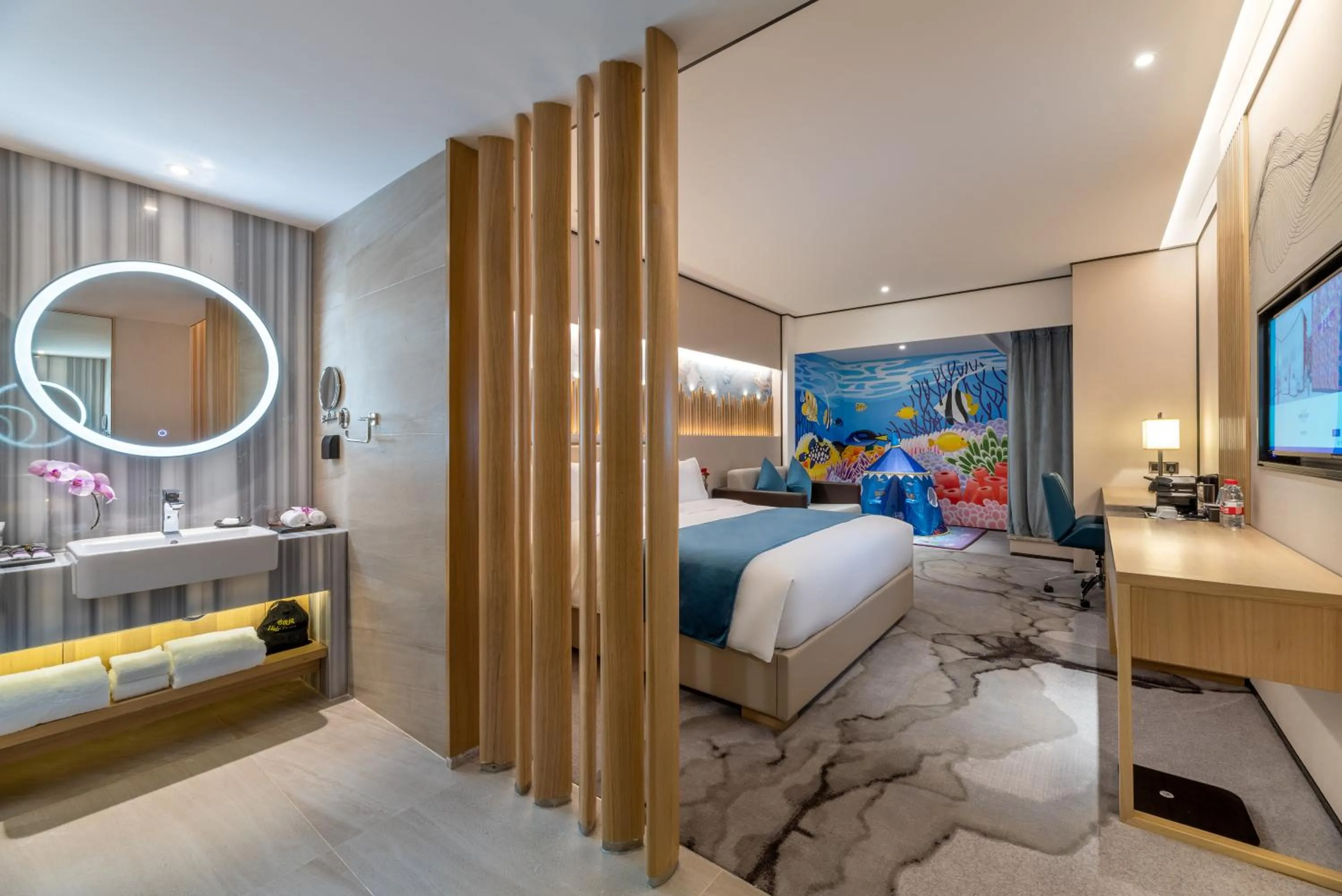 Bed in Mercure Chengdu Huapaifang