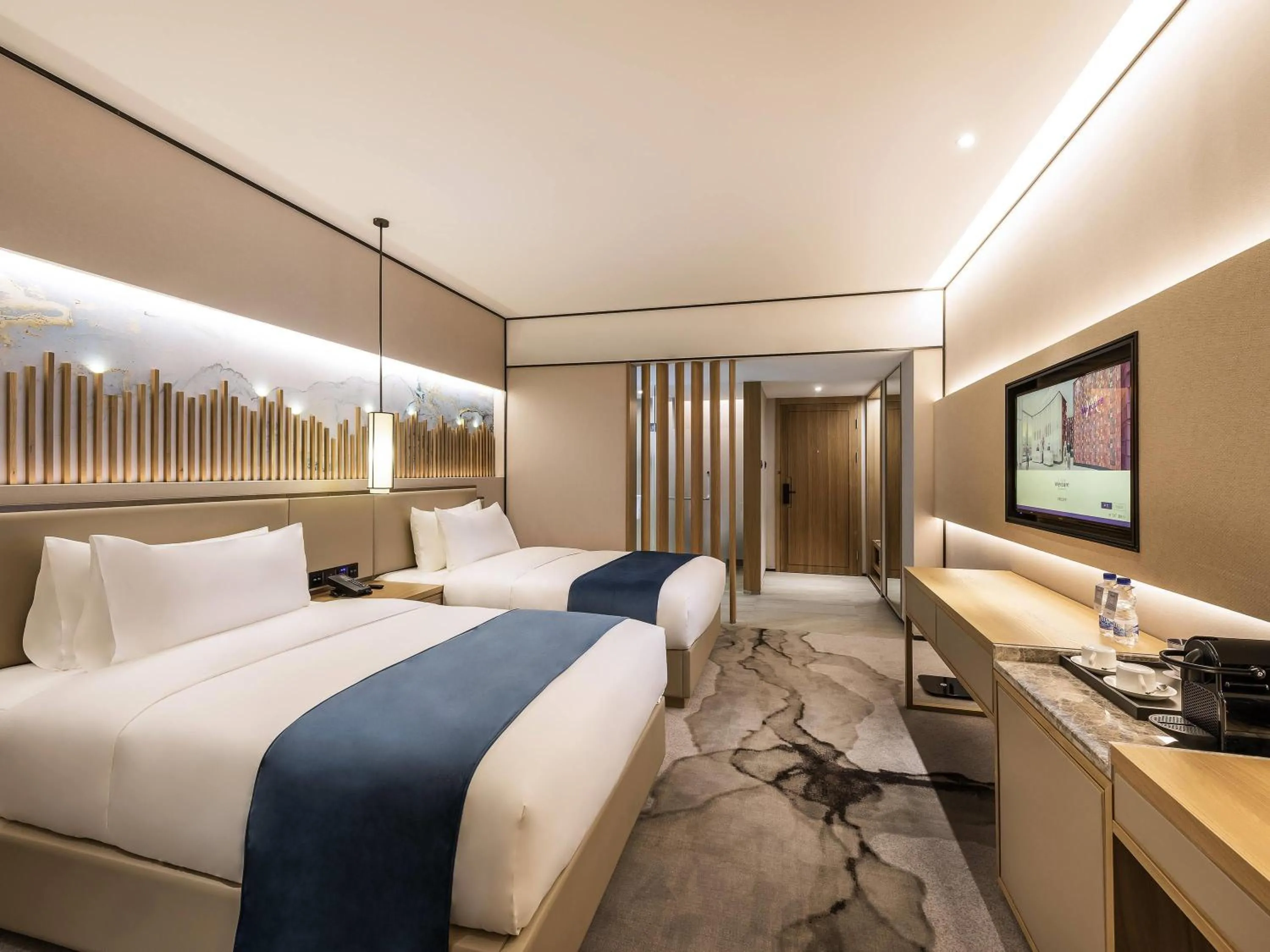 Bedroom, Bed in Mercure Chengdu Huapaifang