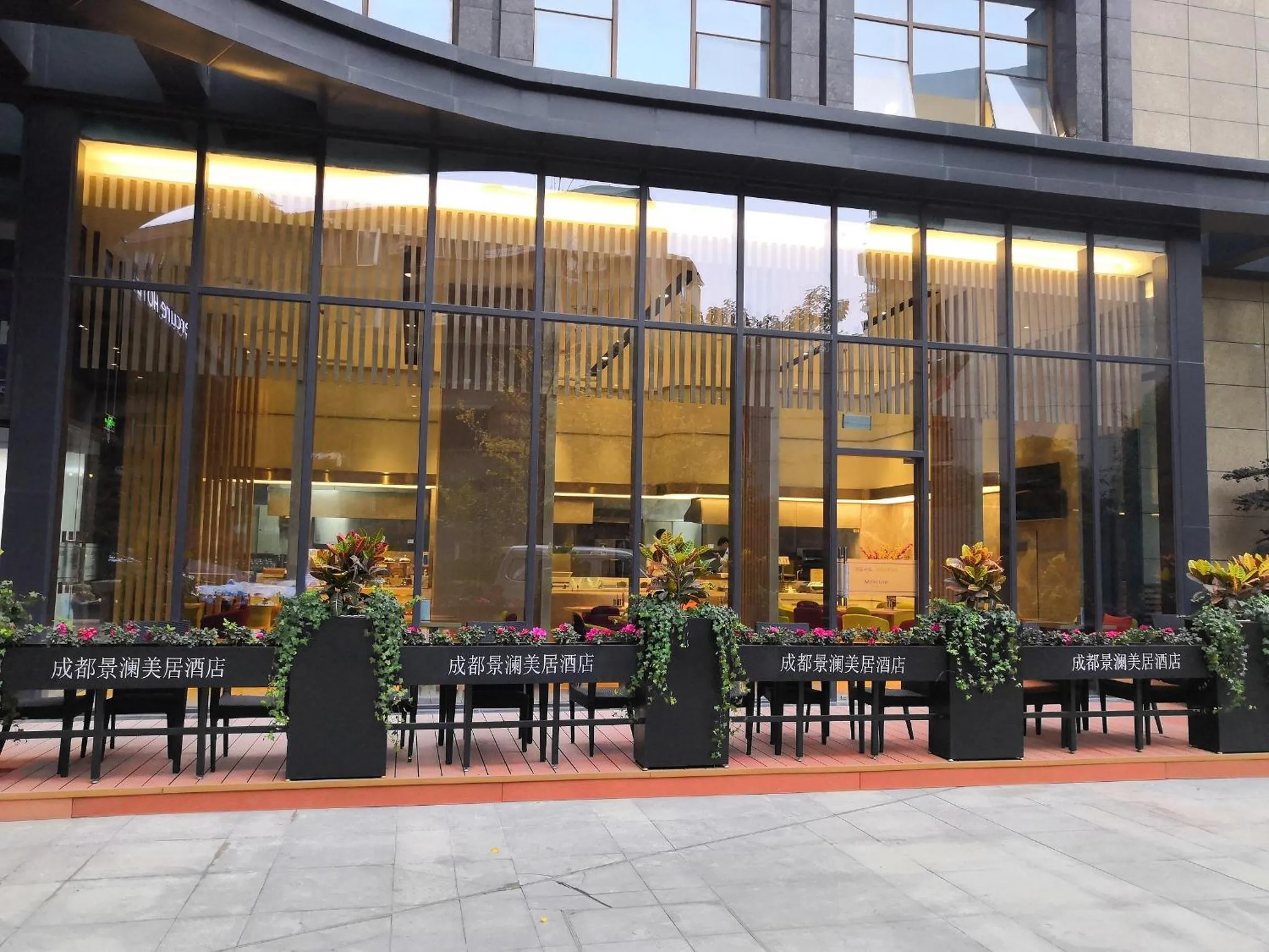 Property building in Mercure Chengdu Huapaifang