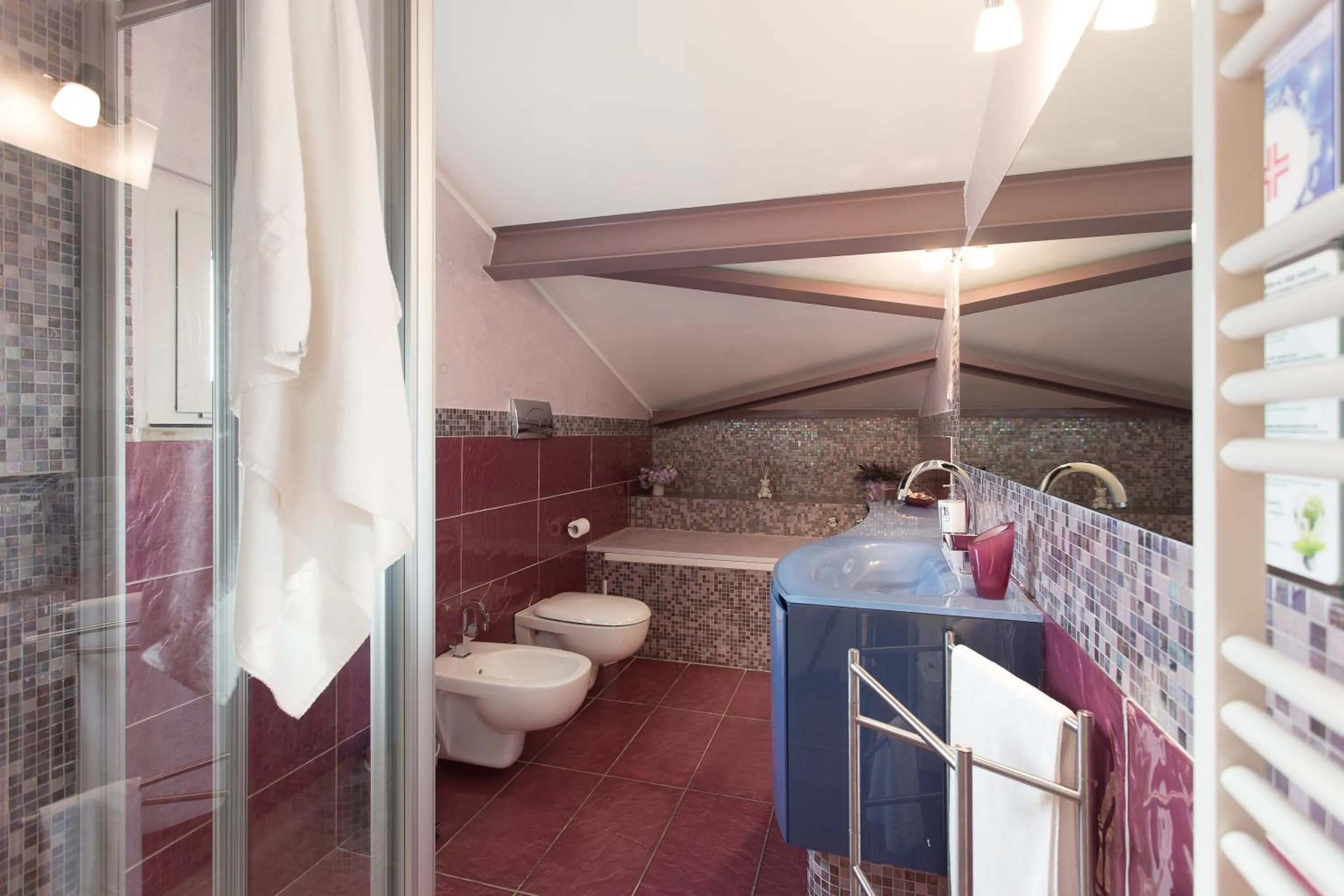 Bathroom in BB SAVOIA Affittacamere