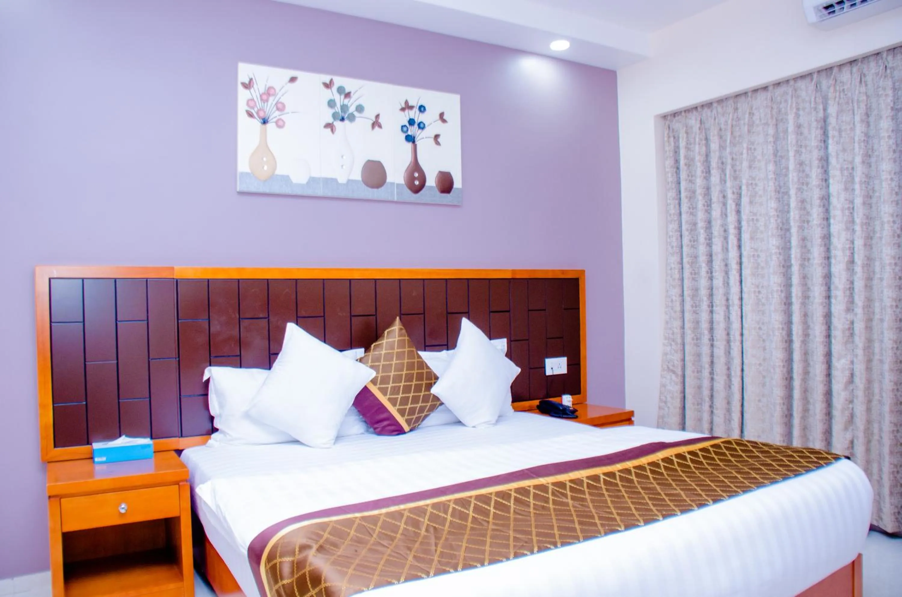 Bed in HOTEL PLATINUM