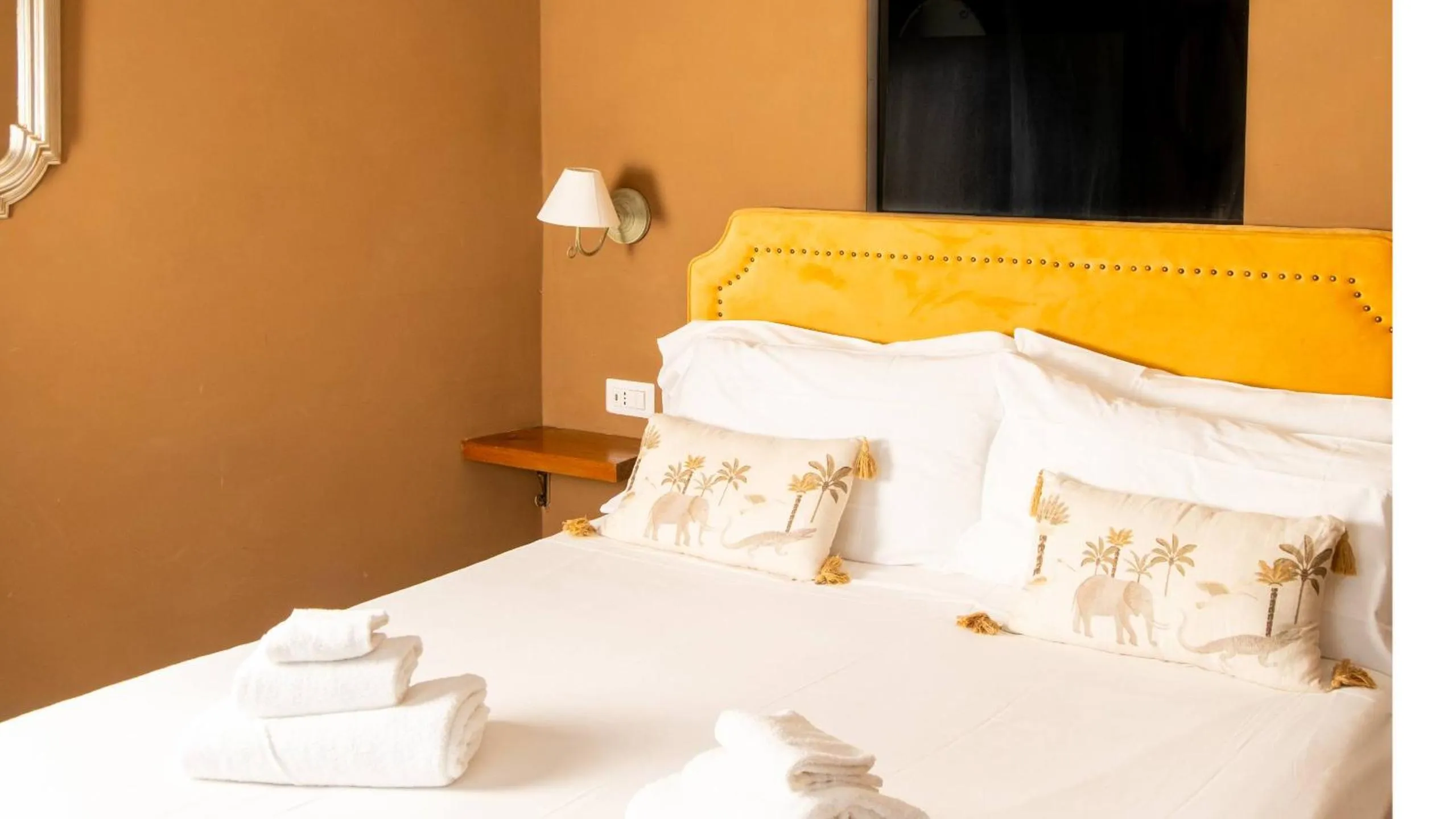 Bed in Hotel Borgo Vistalago