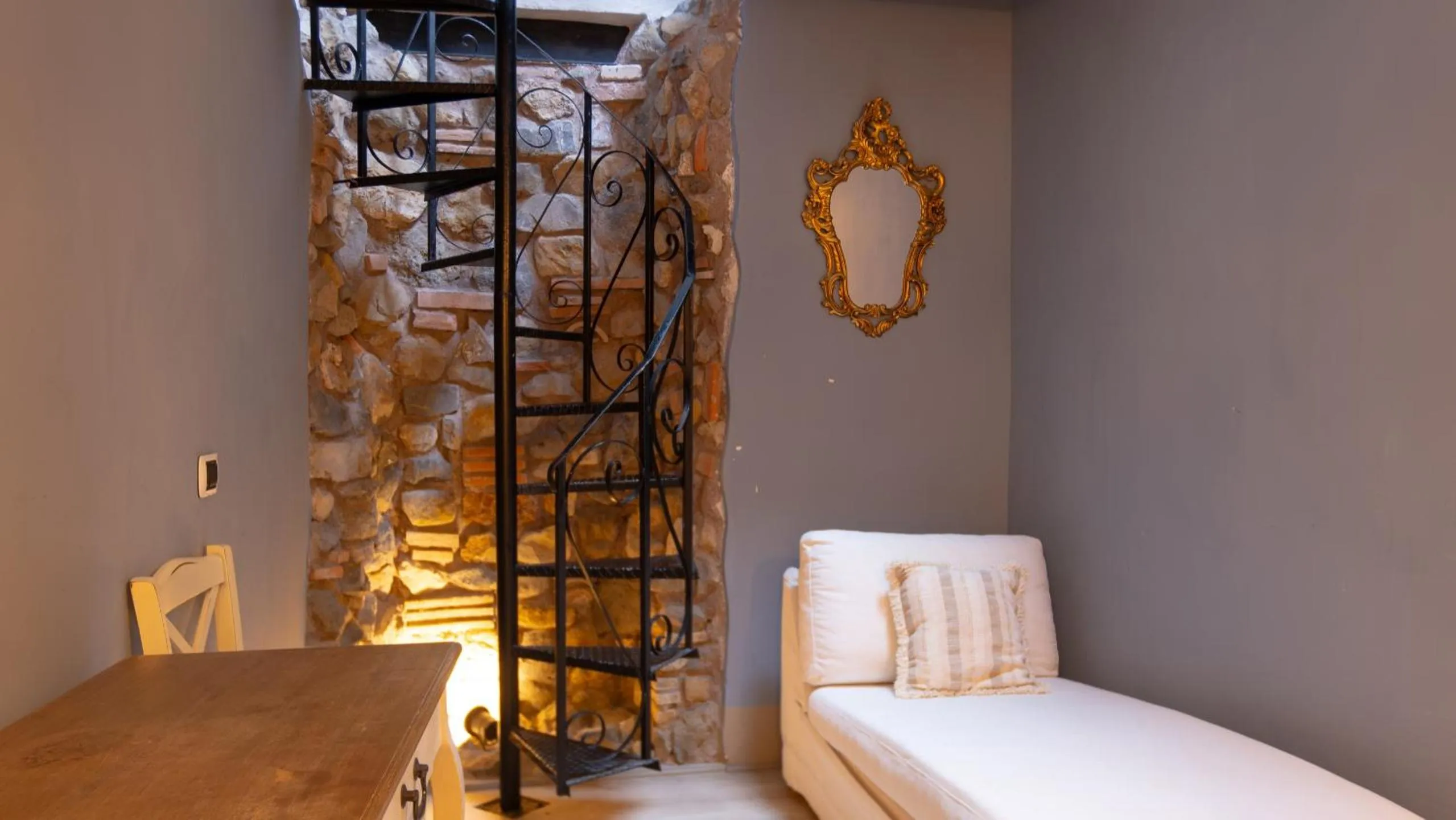 Bed in Hotel Borgo Vistalago