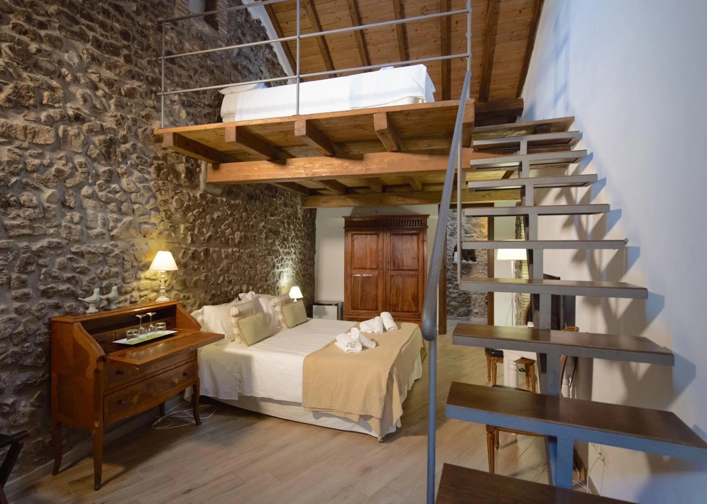 Bed in Hotel Borgo Vistalago