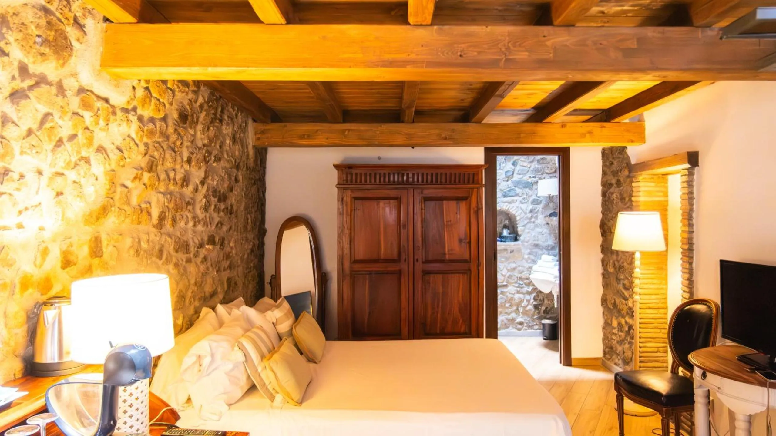 Bed in Hotel Borgo Vistalago