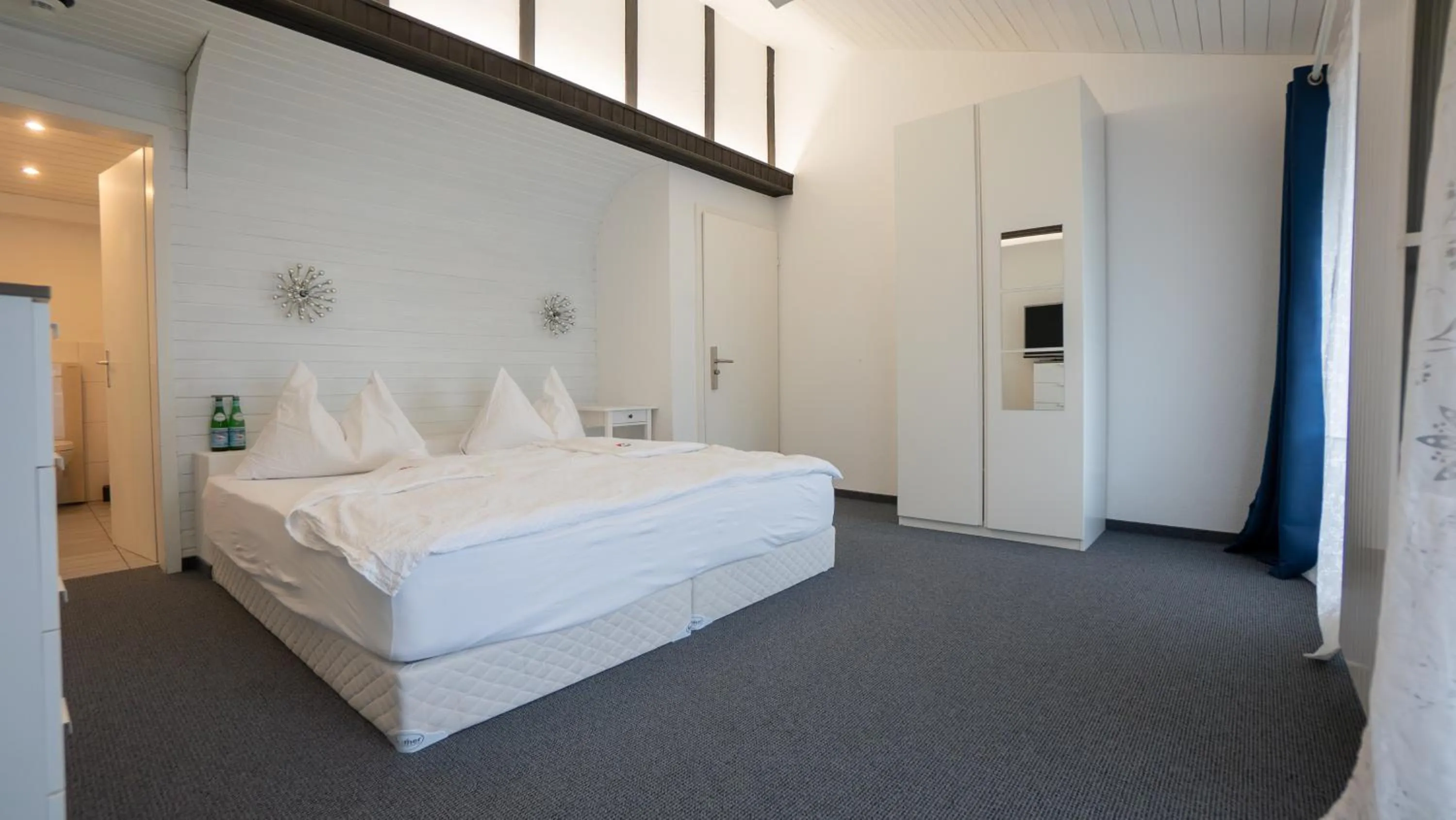 Bedroom, Bed in Hotel & Restaurant Rössli