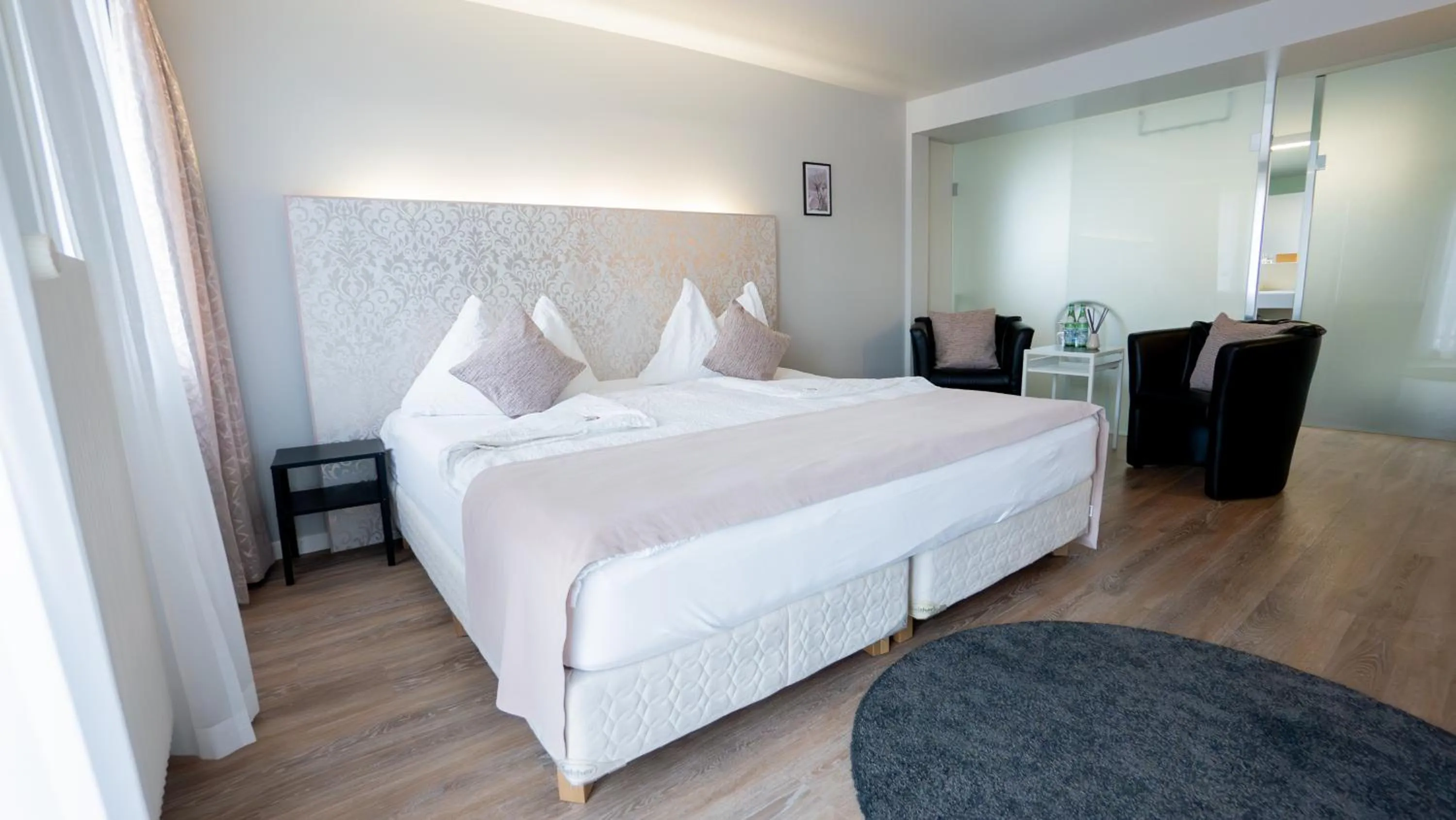 Bedroom, Bed in Hotel & Restaurant Rössli