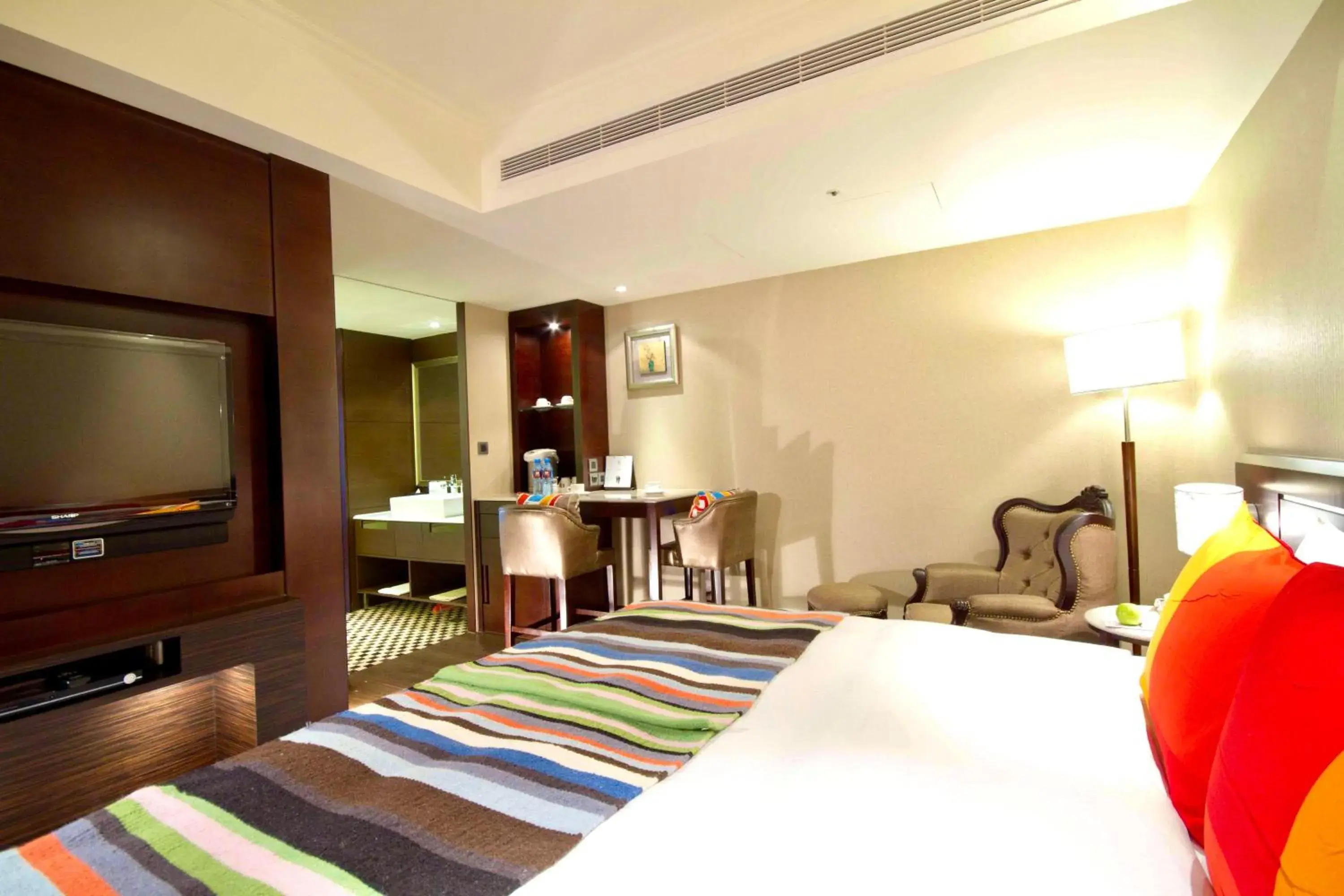 Photo of the whole room, Bed in Taichung Charming City Hotel Photo of the whole room, Bed in Taichung Charming City Hotel