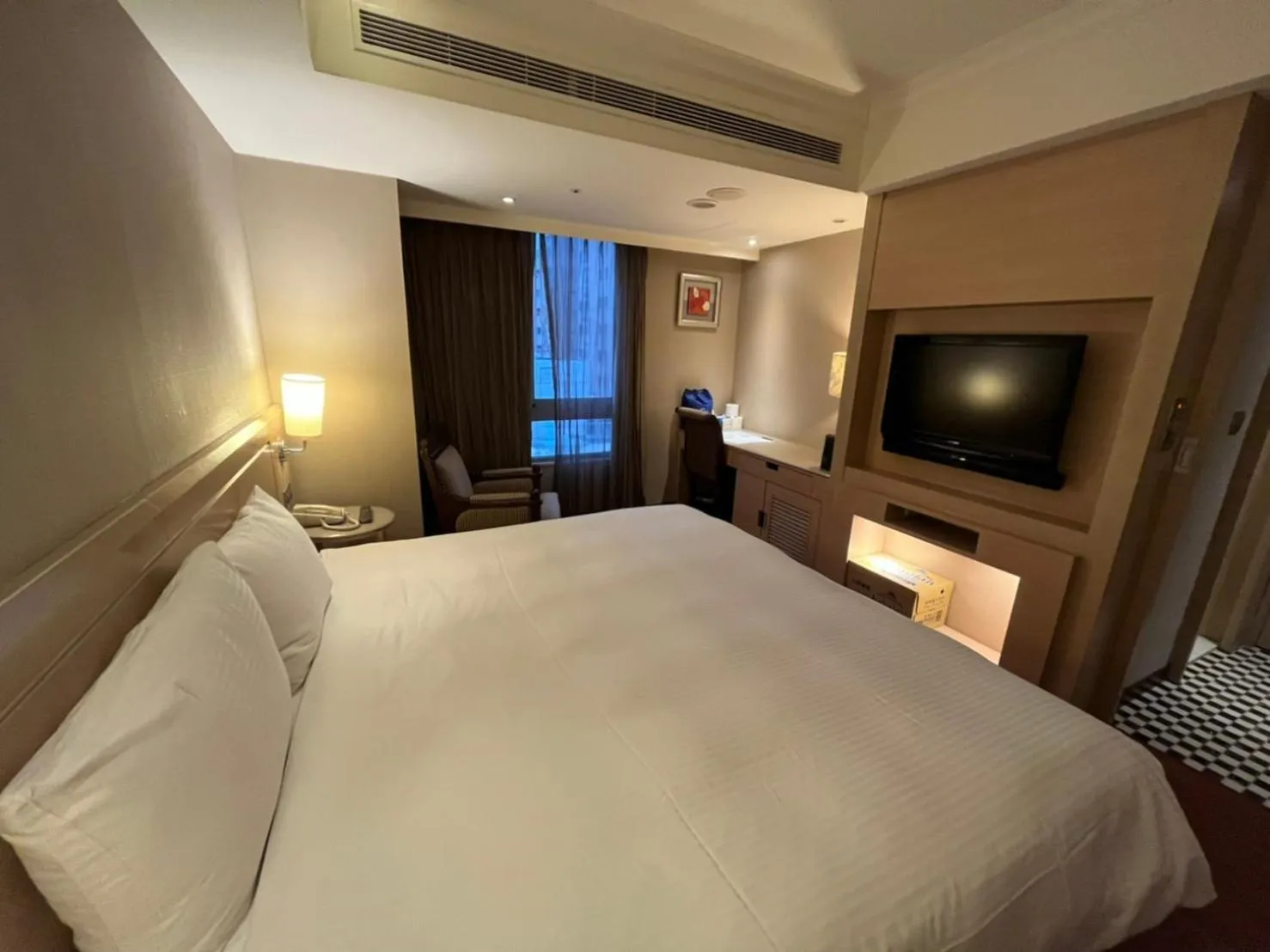 Bed in Taichung Charming City Hotel