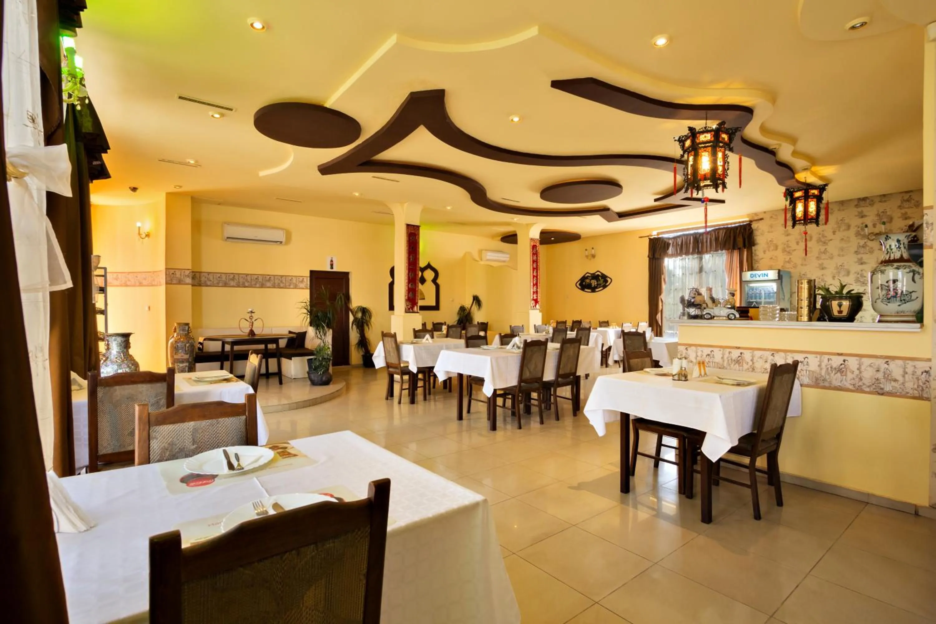 Restaurant/places to eat in Family Hotel Marsina