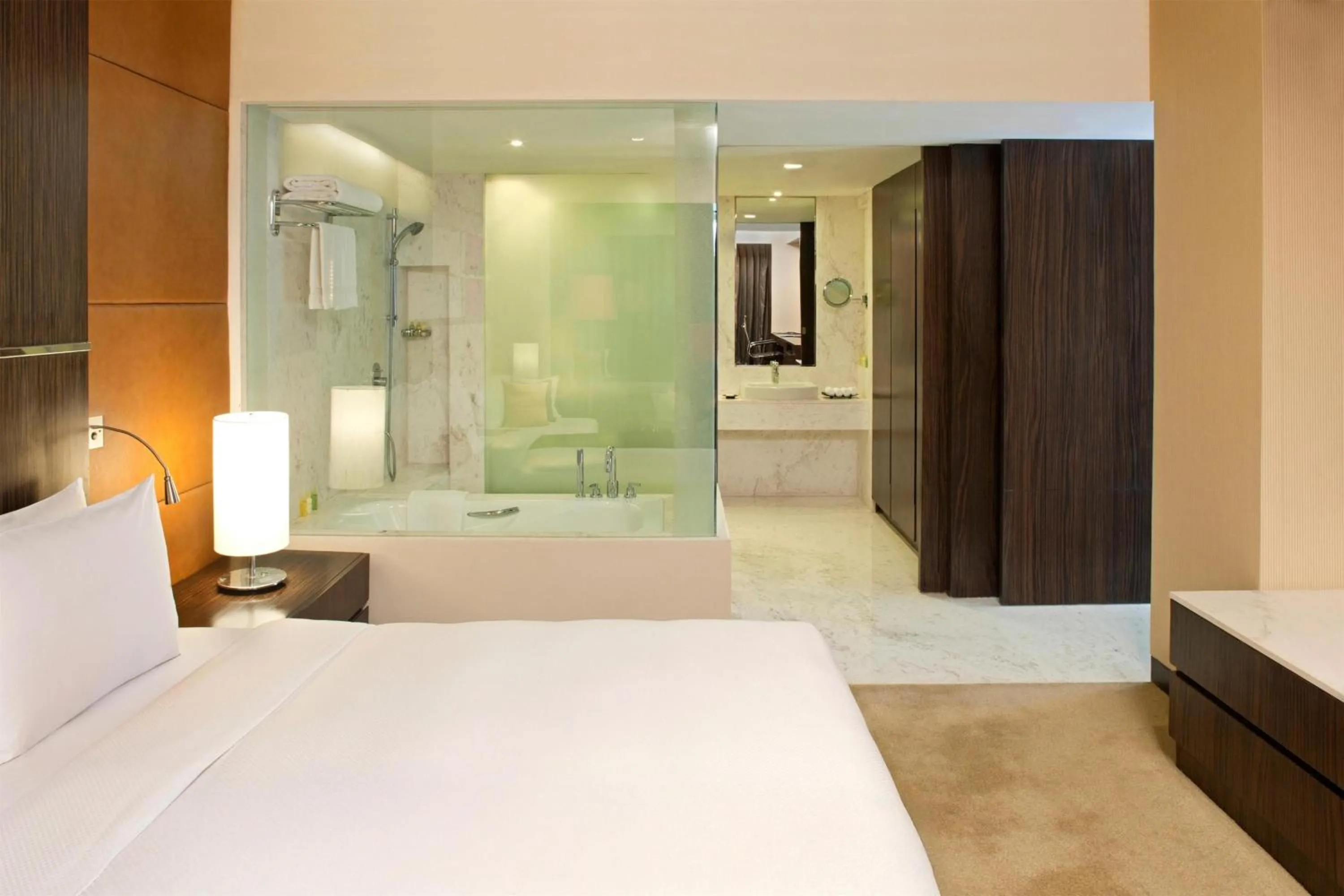 Photo of the whole room, Bed in Radisson Blu Hotel Amritsar