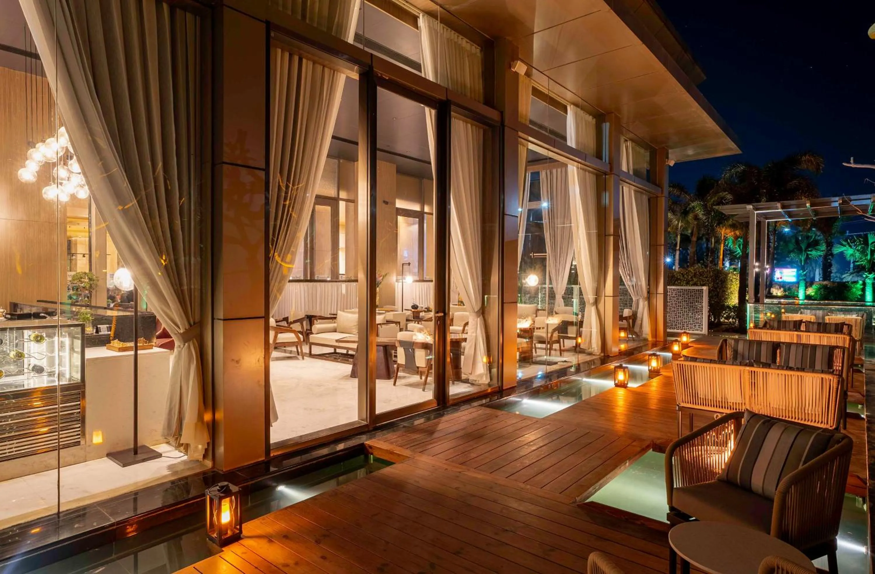 Lounge or bar in Radisson Blu Hotel Amritsar