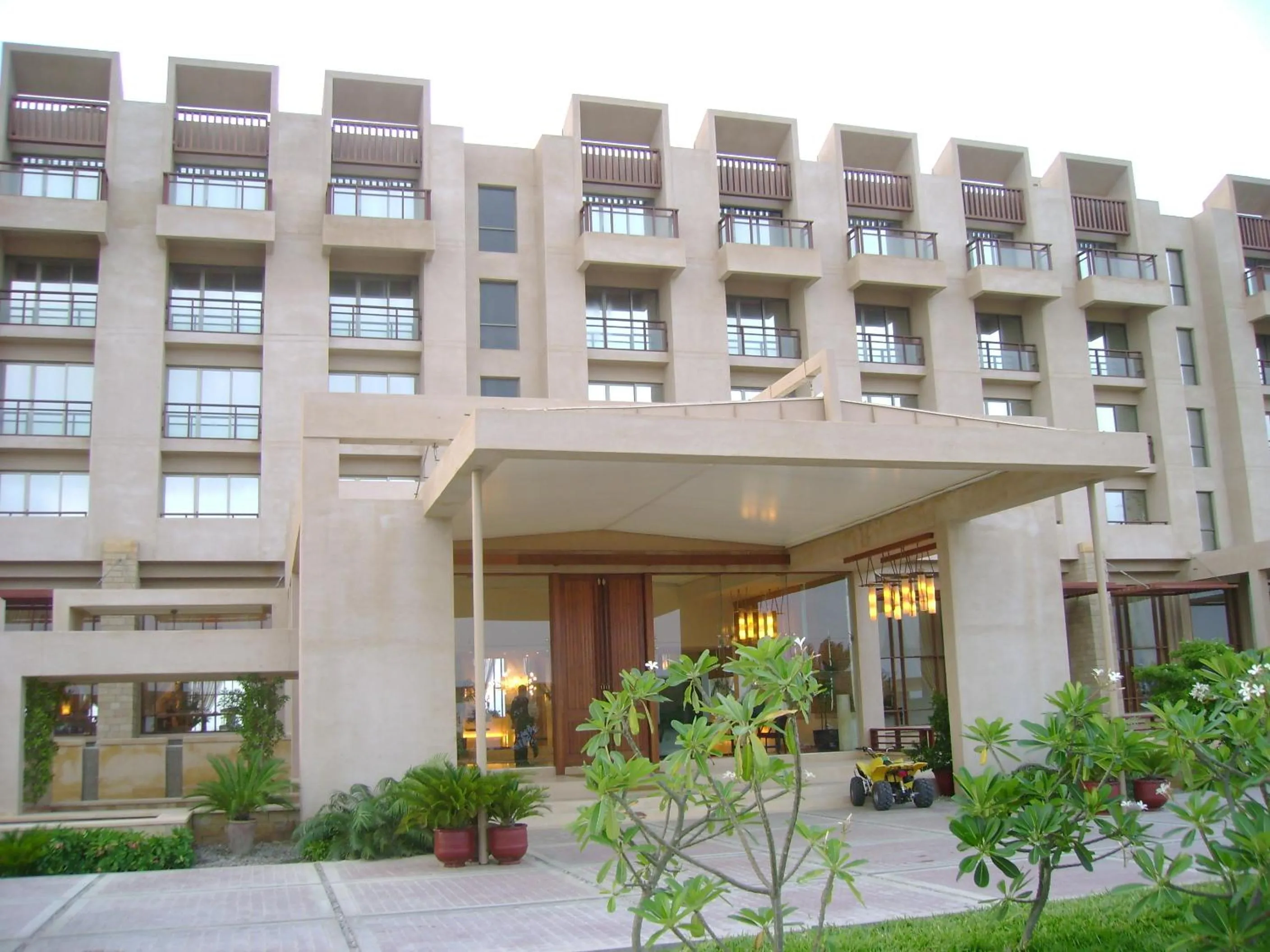 Facade/entrance in Zaver Pearl Continental, Gwadar