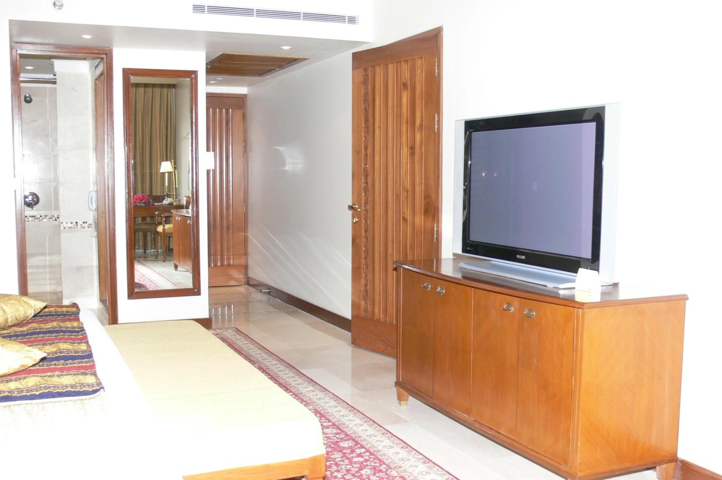 TV and multimedia in Zaver Pearl Continental, Gwadar
