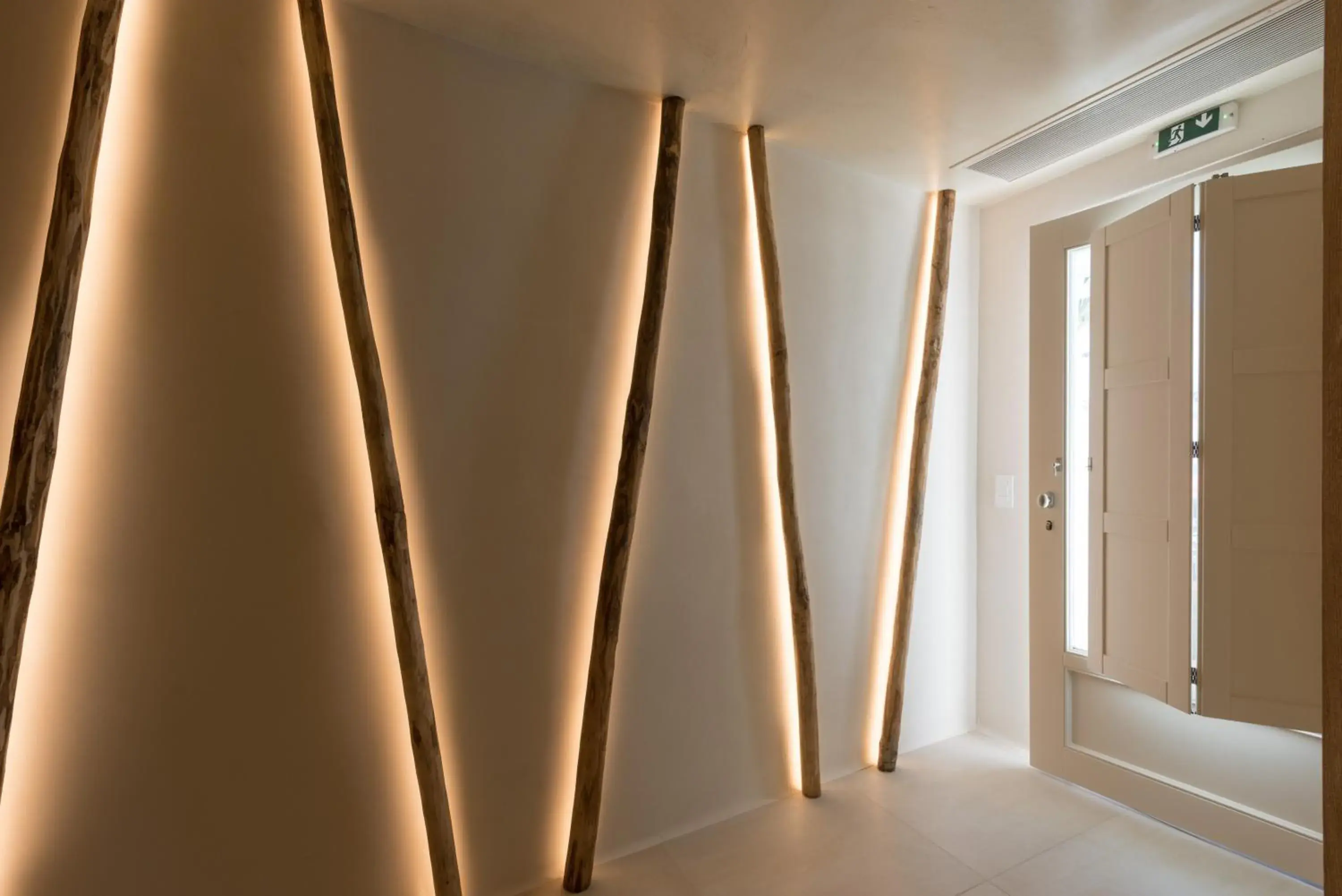 Facade/entrance in Divelia East Facade/entrance in Divelia East