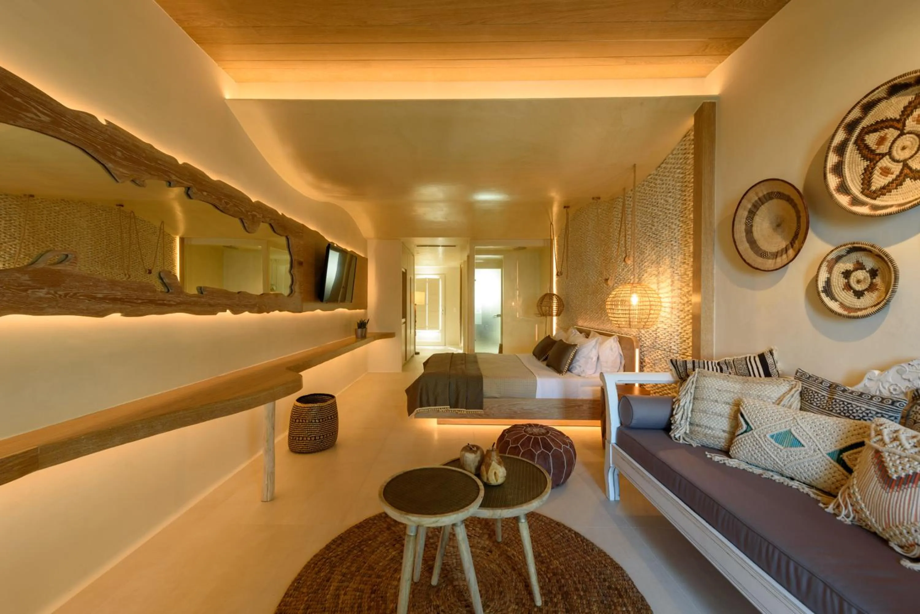 TV and multimedia in Divelia East