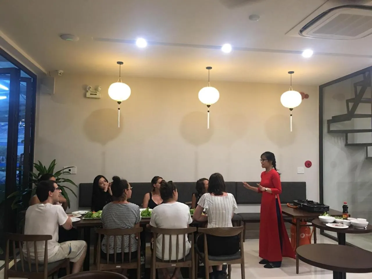 Backhome Hostel & Bar