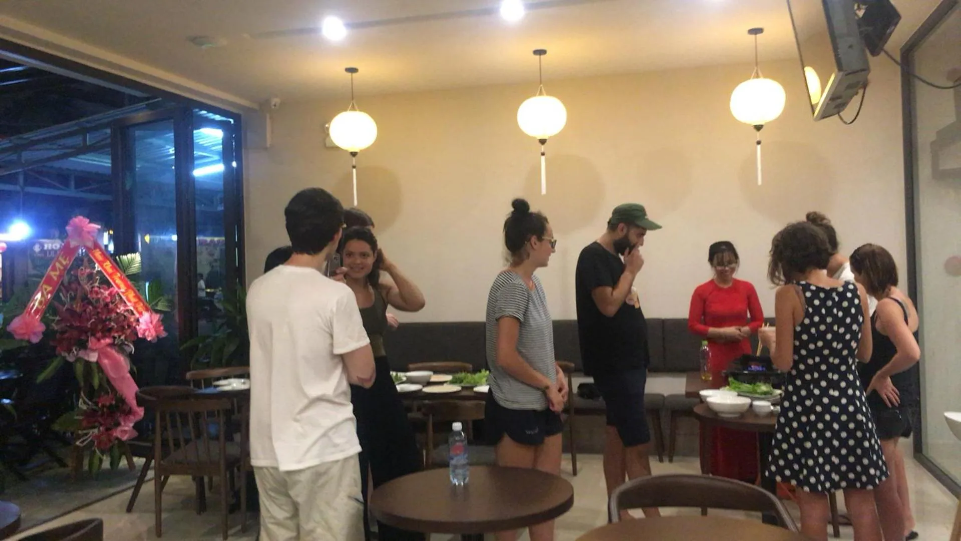 Backhome Hostel & Bar