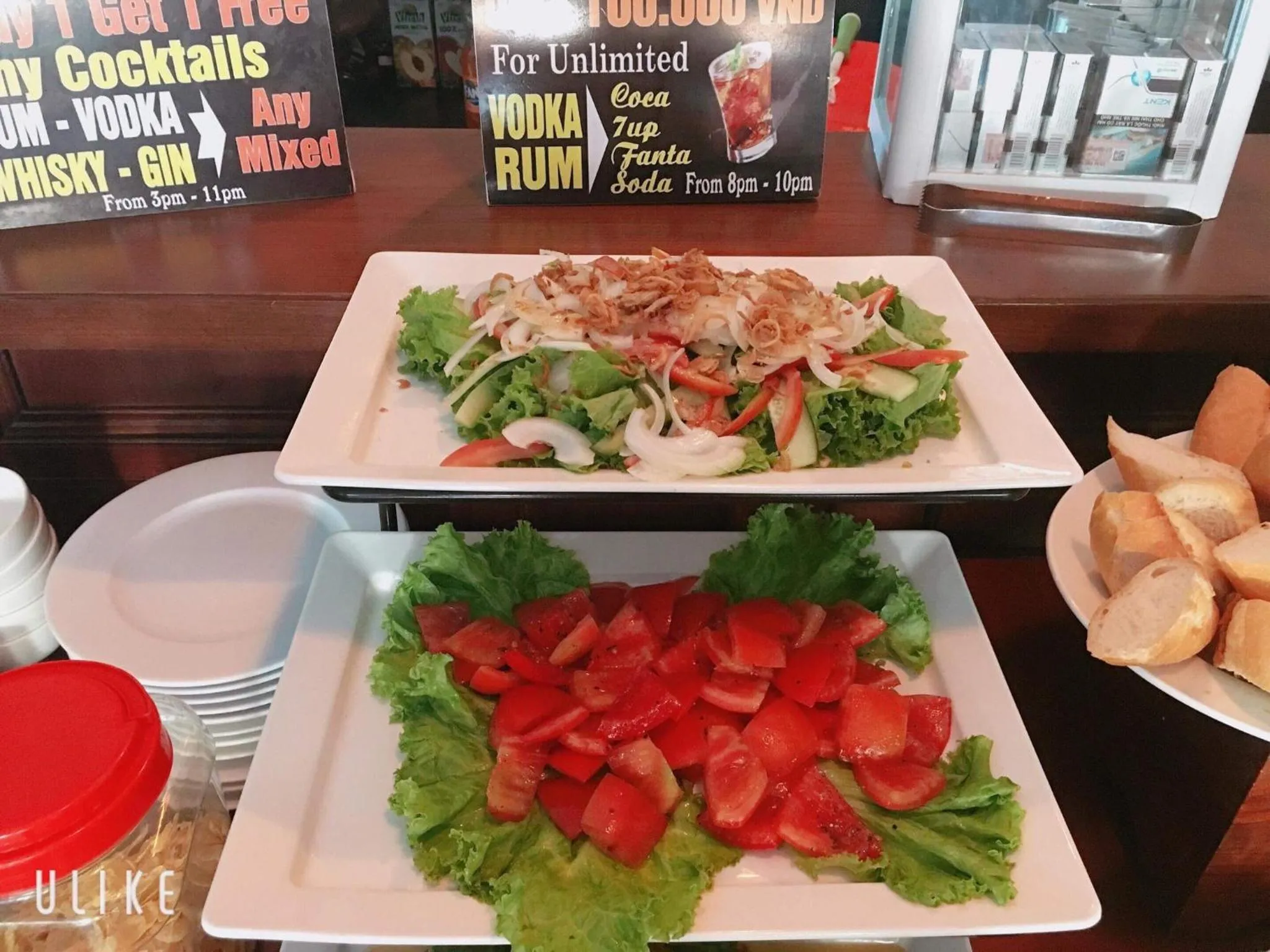 Backhome Hostel & Bar