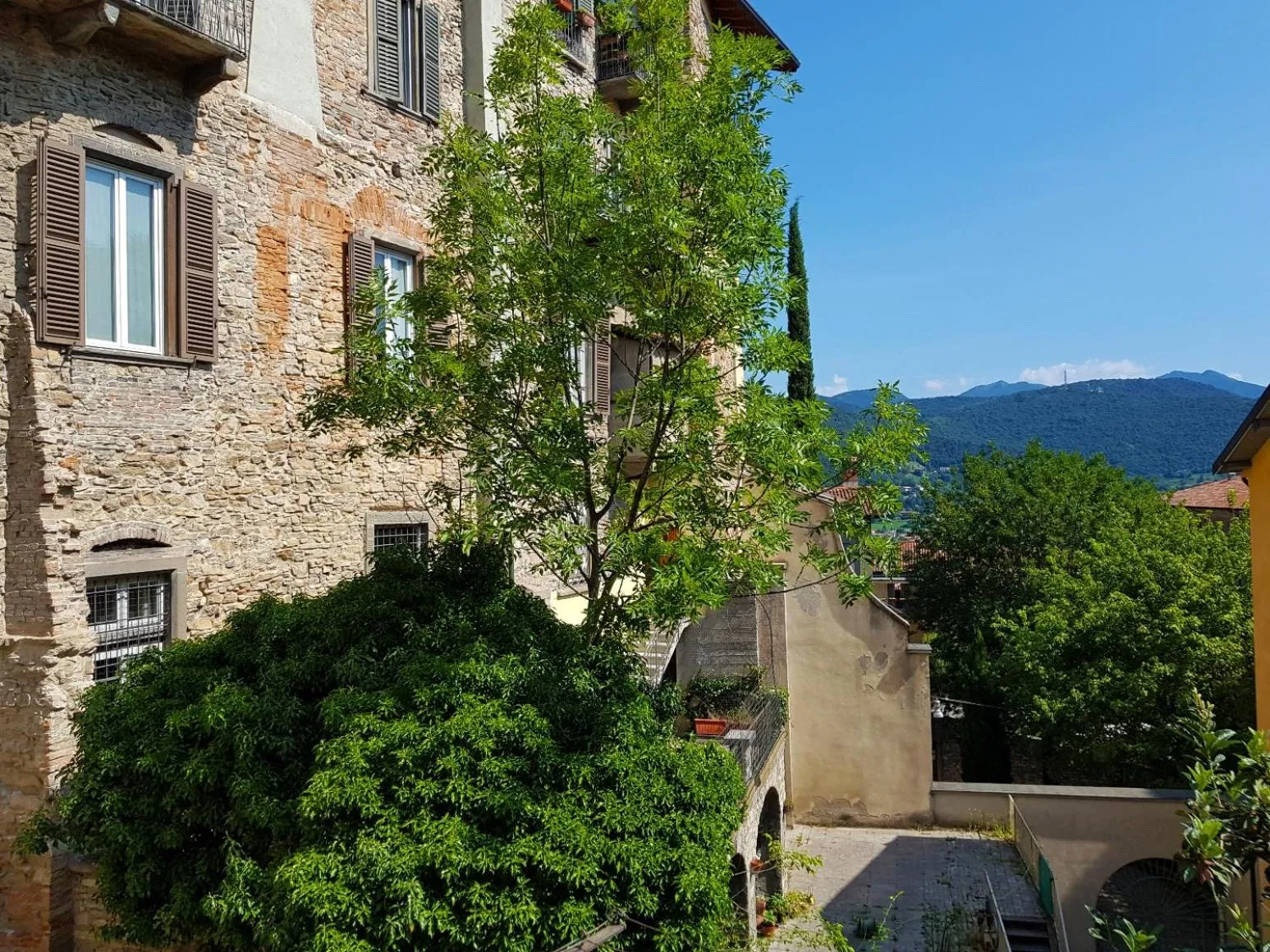 Mountain view in Bergamo Alta Guest House