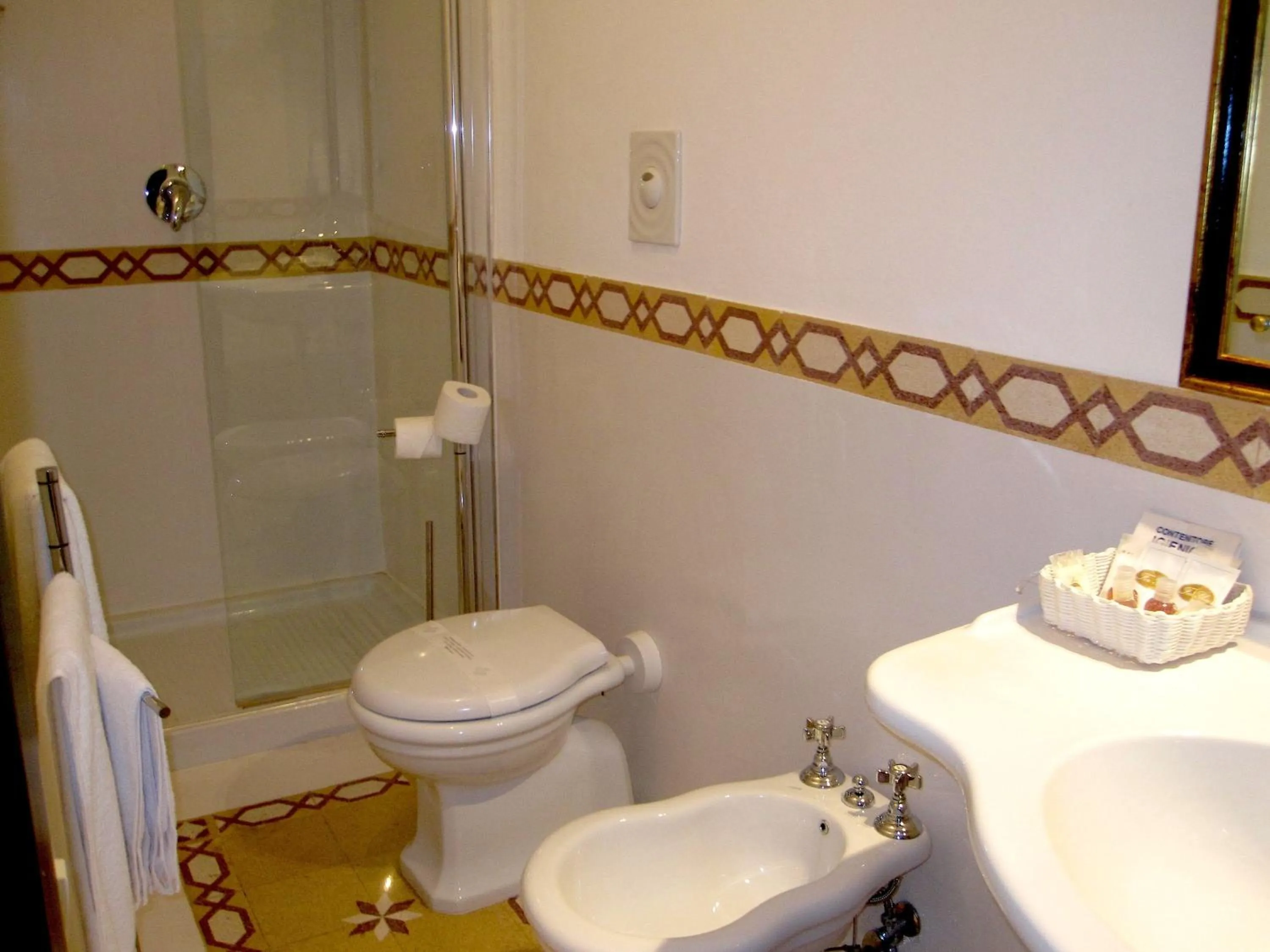 Shower in Hotel Santa Marina Antica Foresteria