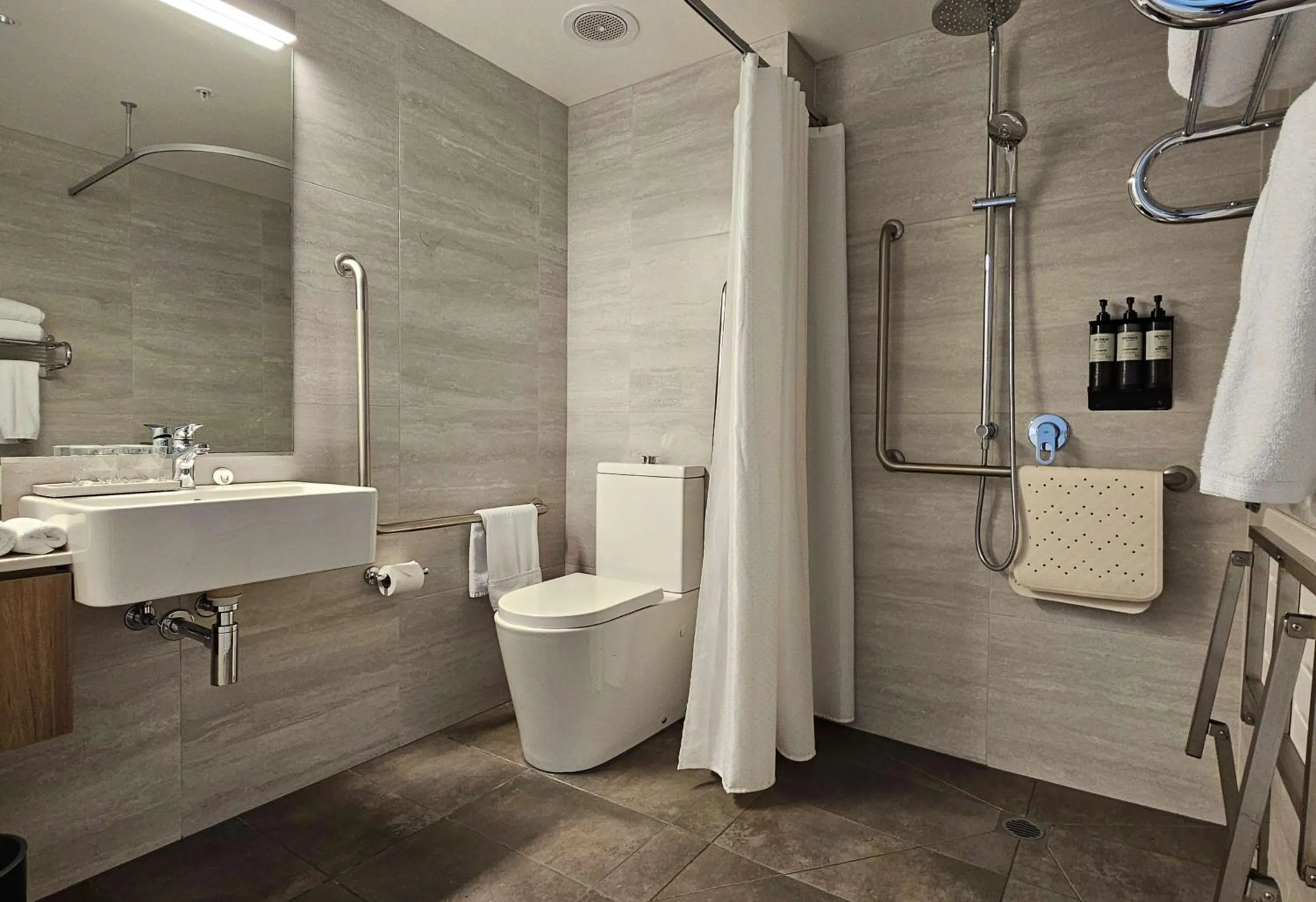 Bathroom in Sudima Christchurch City