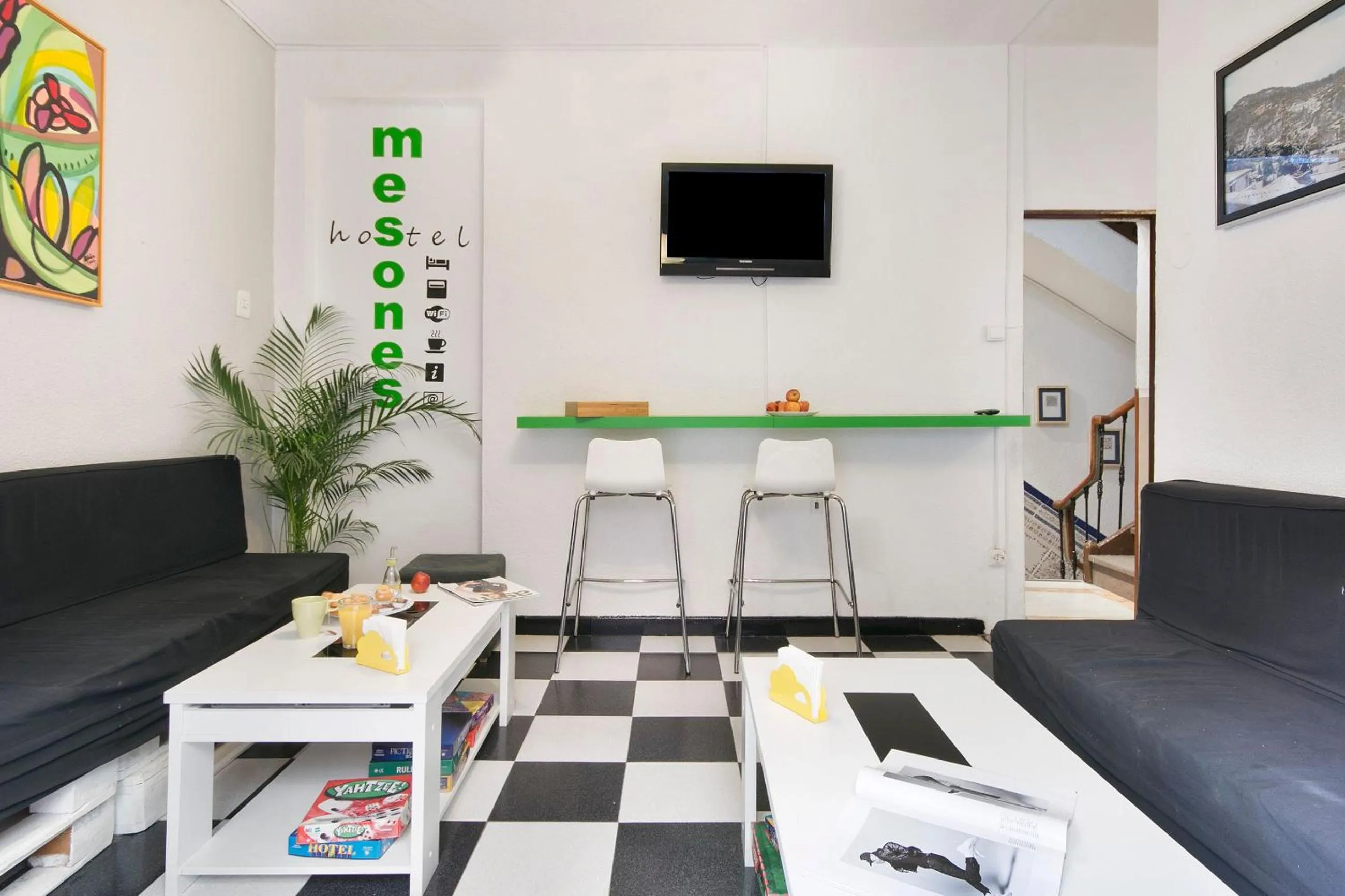 Communal lounge/ TV room in Pension Mesones