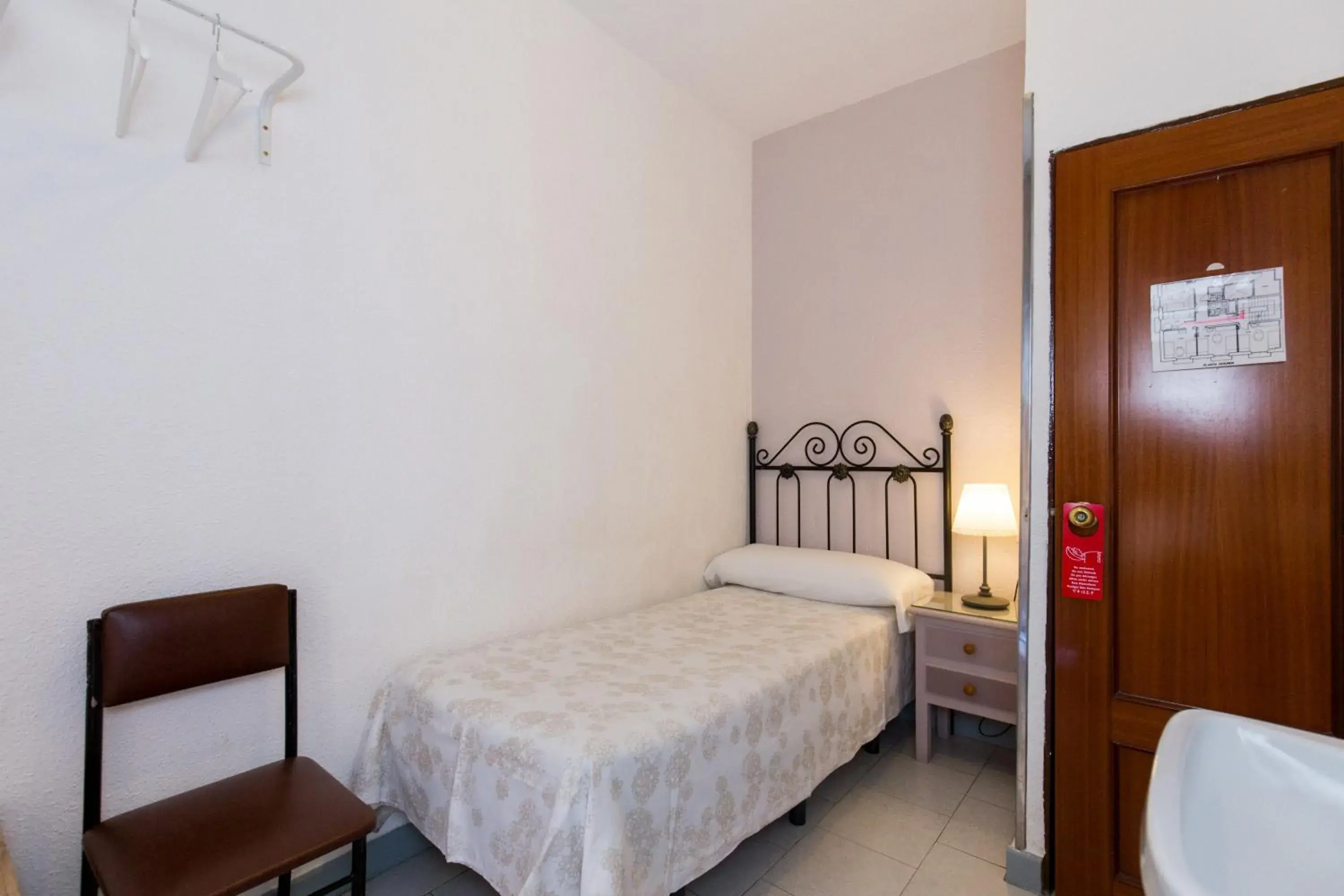 Single Room with Shared Bathroom in Pension Mesones Single Room with Shared Bathroom in Pension Mesones