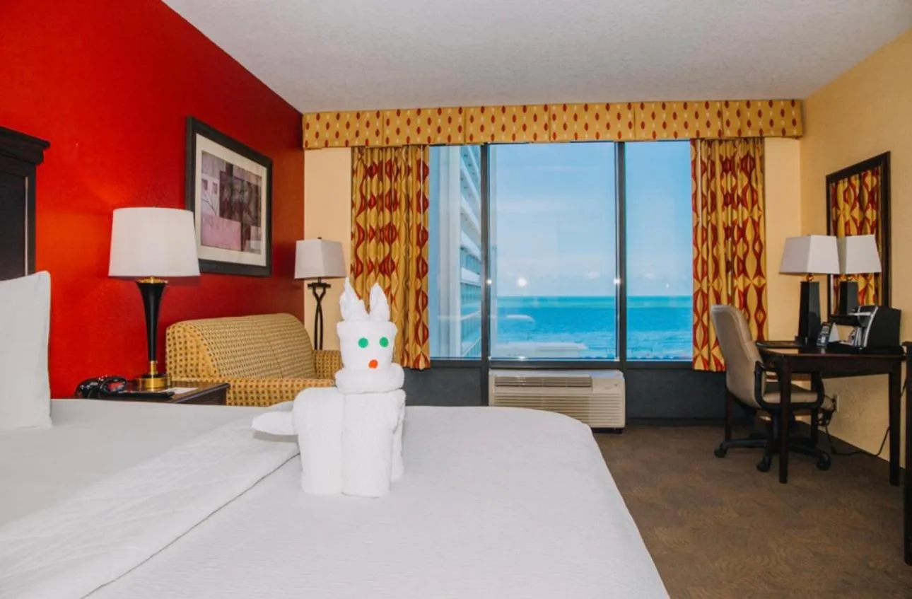 Bedroom, Bed in Pier House 60 Clearwater Beach Marina Hotel