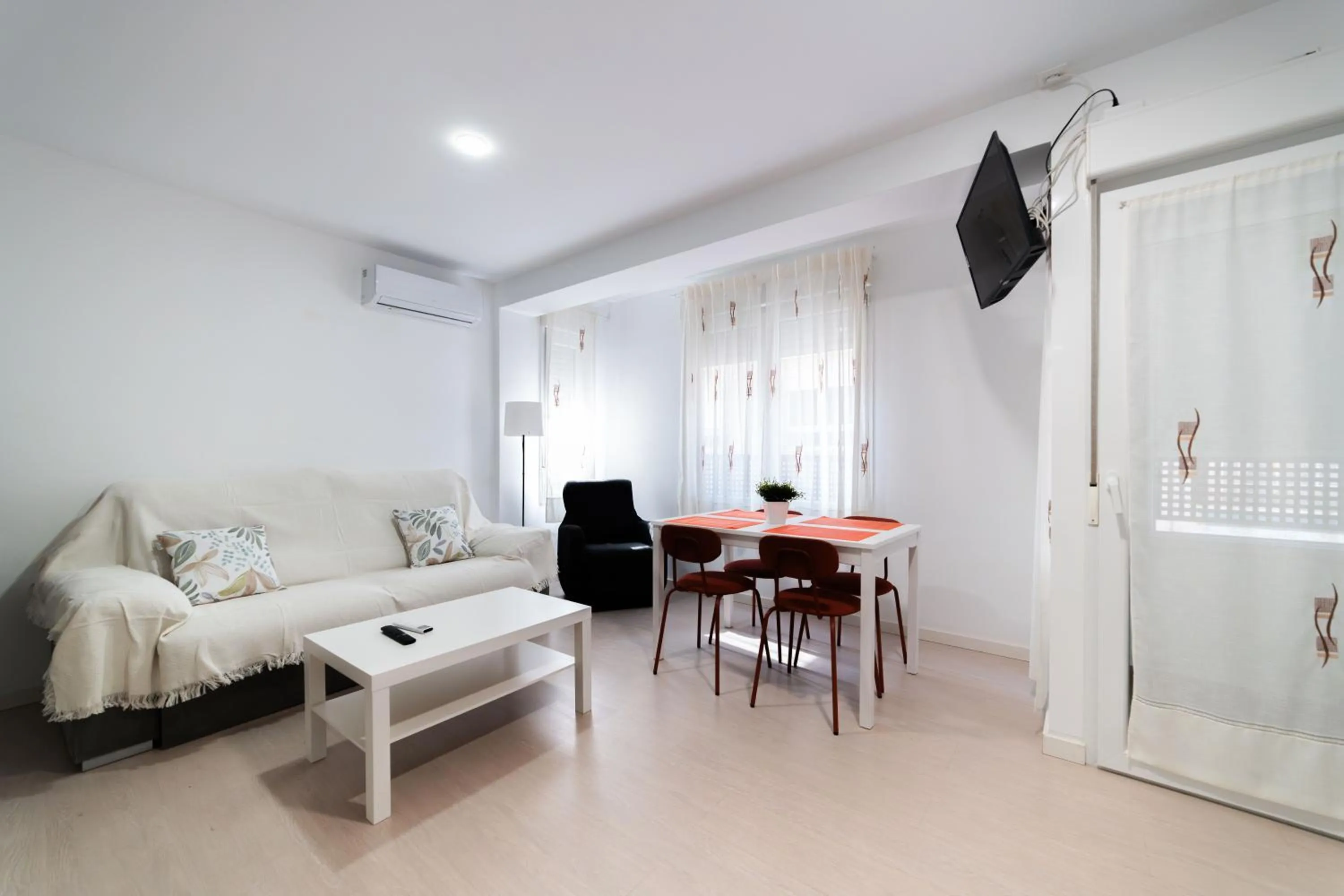 Dining area in Hotel Quatre Llunes