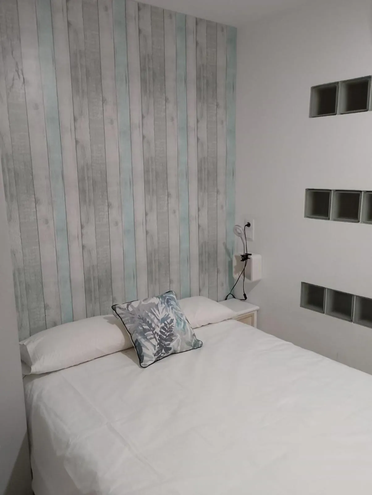 Photo of the whole room, Bed in Hotel Quatre Llunes