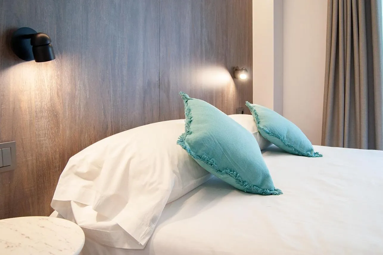 Bed in Hotel Quatre Llunes