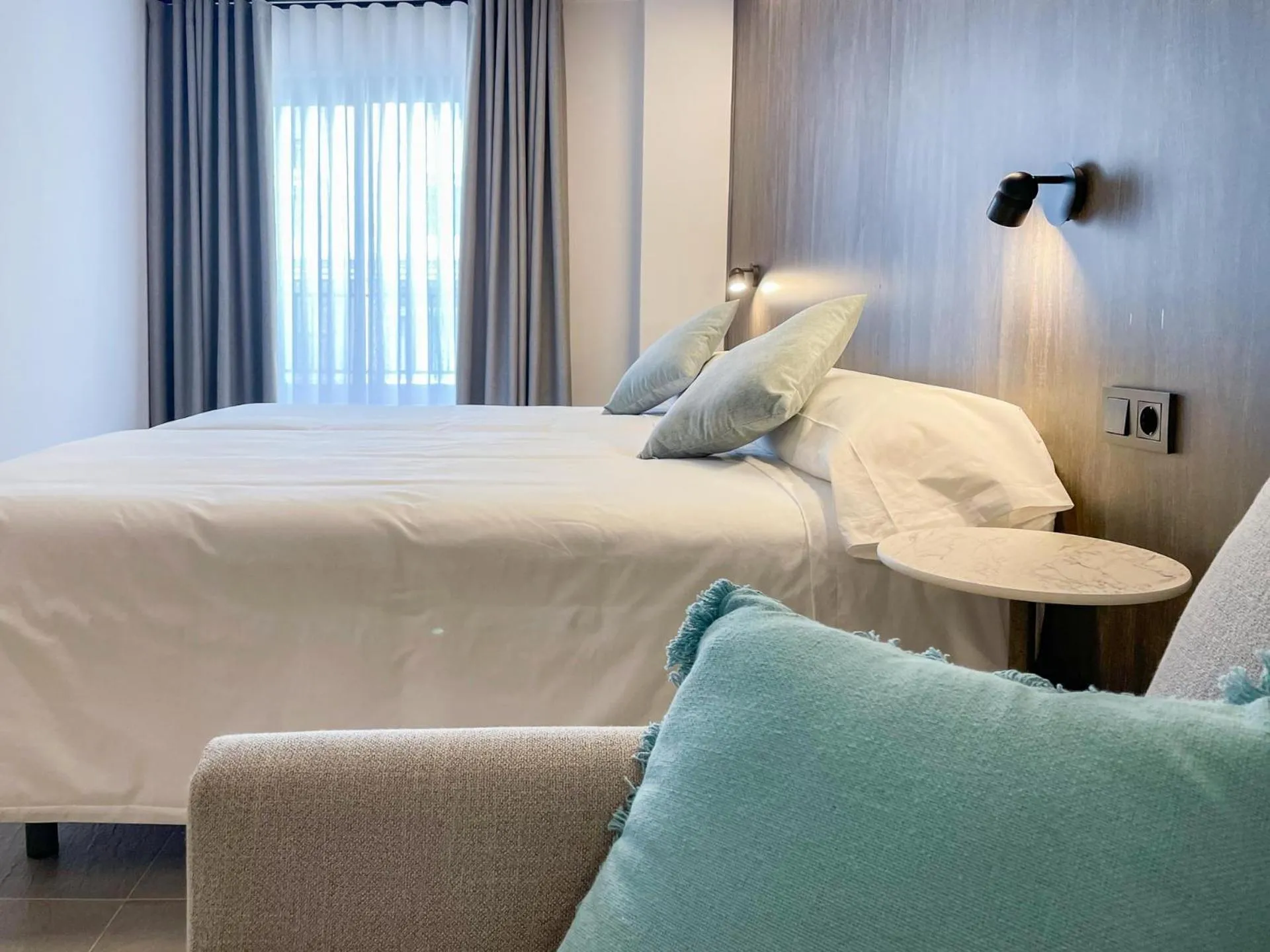 Bed in Hotel Quatre Llunes